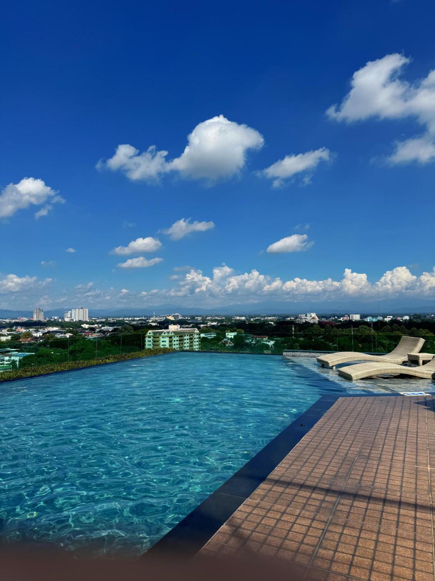 Apartment Astra 豪华公寓 Free Wifi&桑拿&顶楼景观游泳池&健身房 Chiang Mai