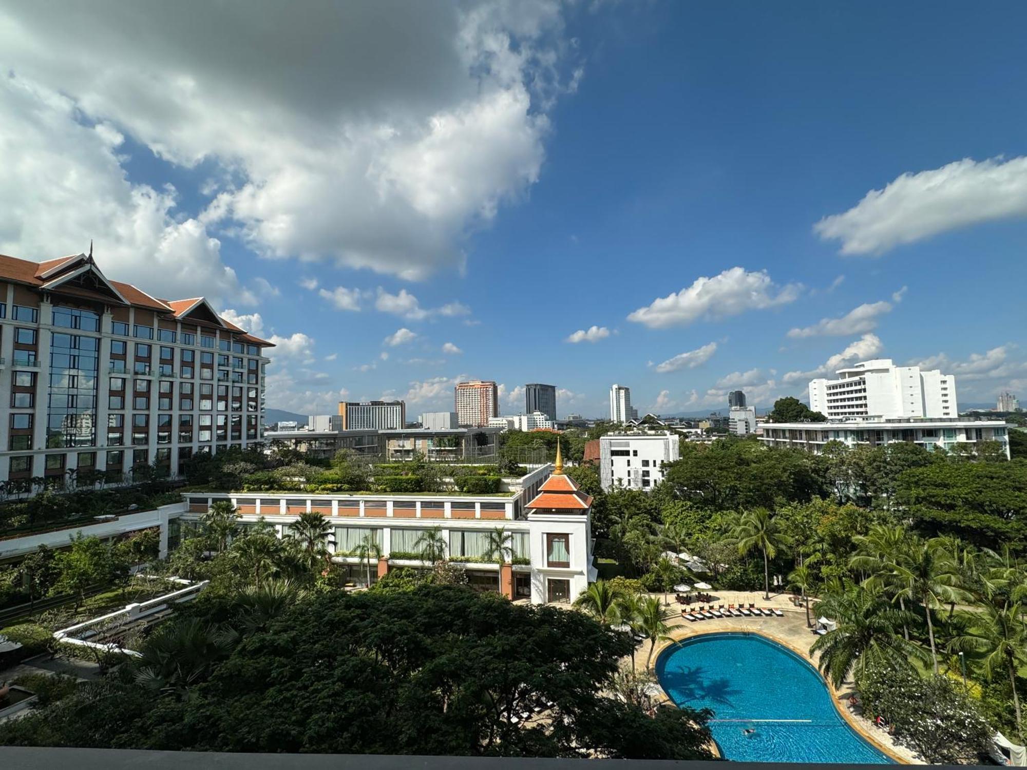 Astra 豪华公寓 Free Wifi&桑拿&顶楼景观游泳池&健身房 Chiang Mai
