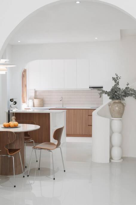 White Wood House In Apartment *