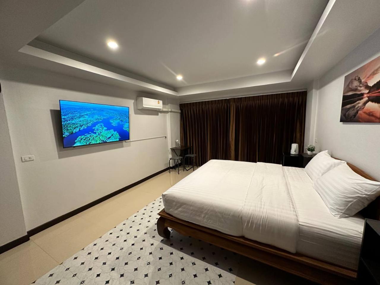 Chris Jay @ Cnx Homestay Chiang Mai