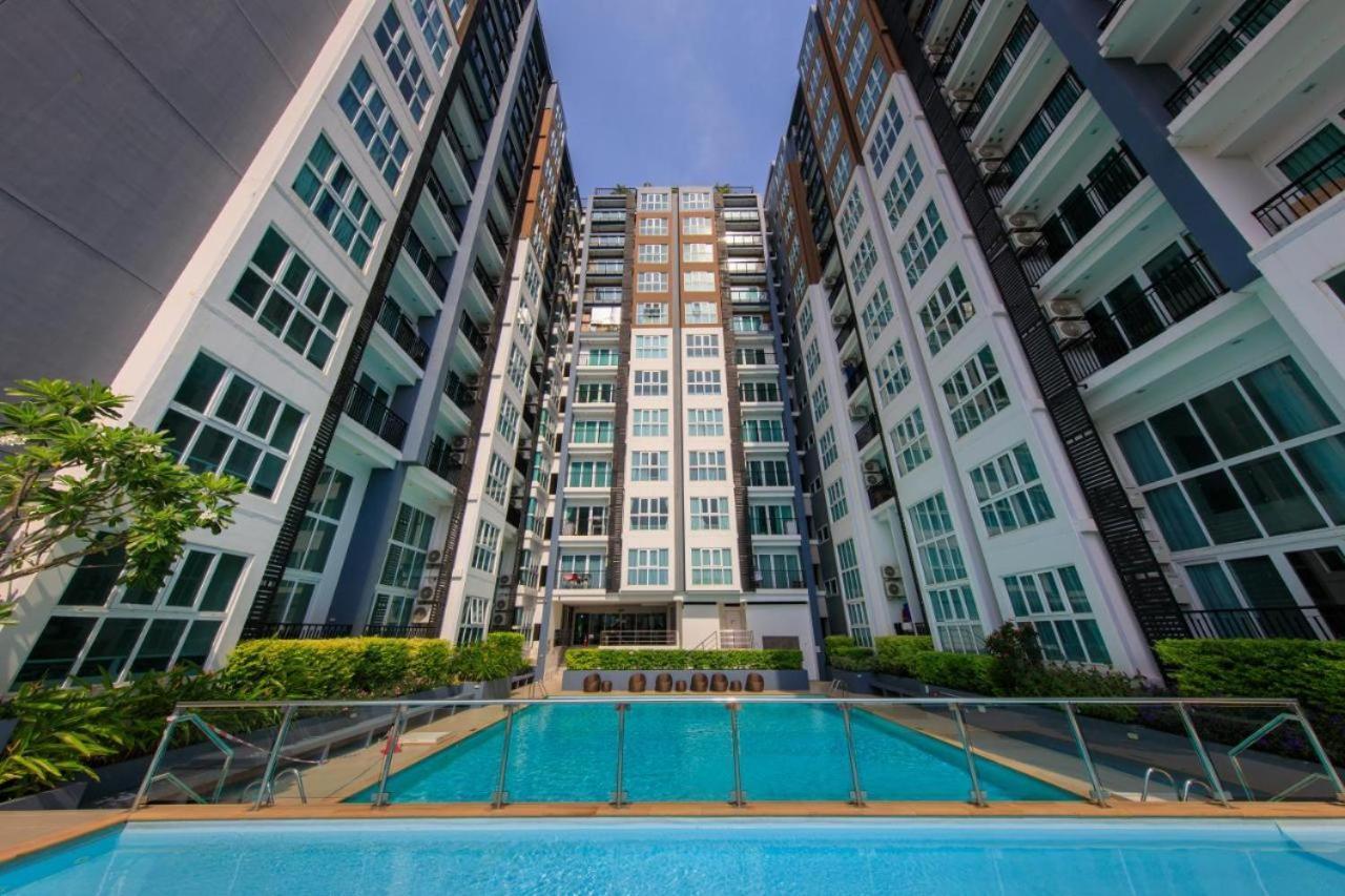 The Prio Near Airport Plaza
