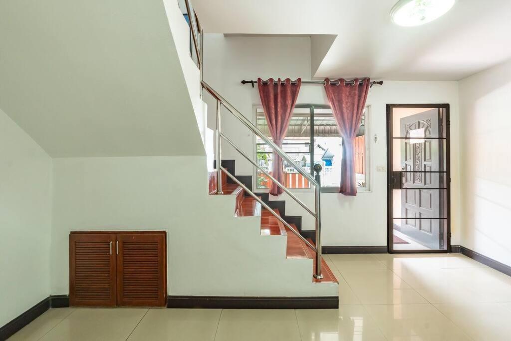 Apartment Private 3 Bedroom Townhome In Of Cm Near Old Chiang Mai