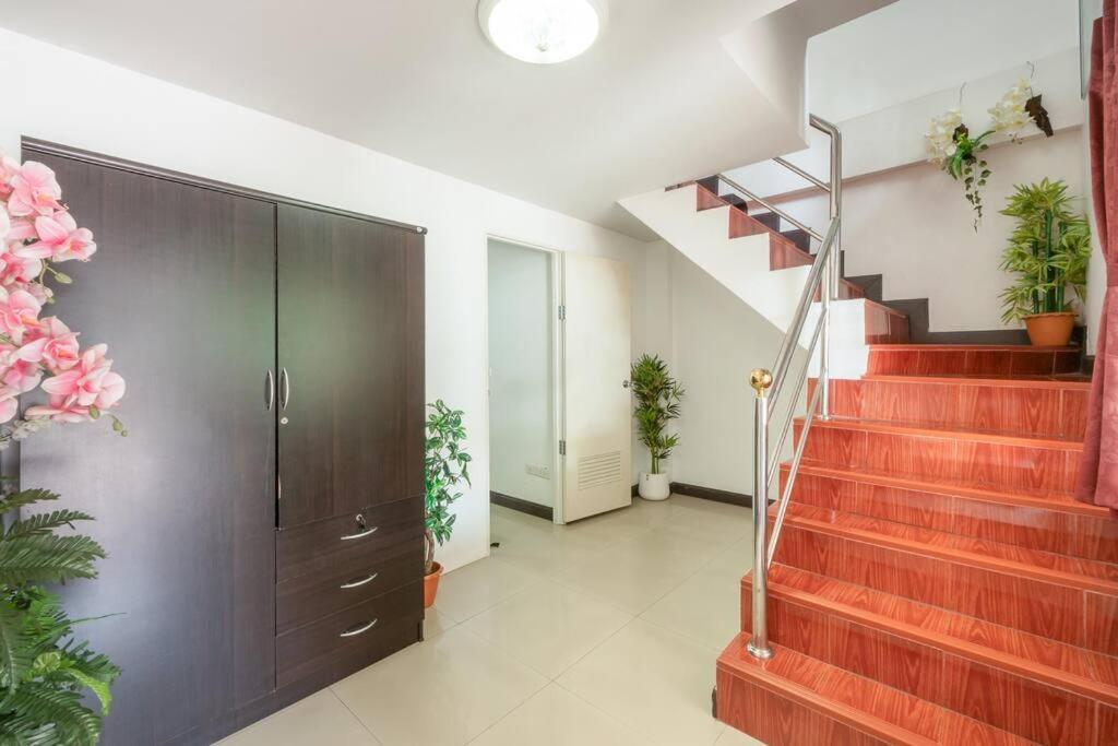 Apartment Private 3 Bedroom Townhome In Of Cm Near Old