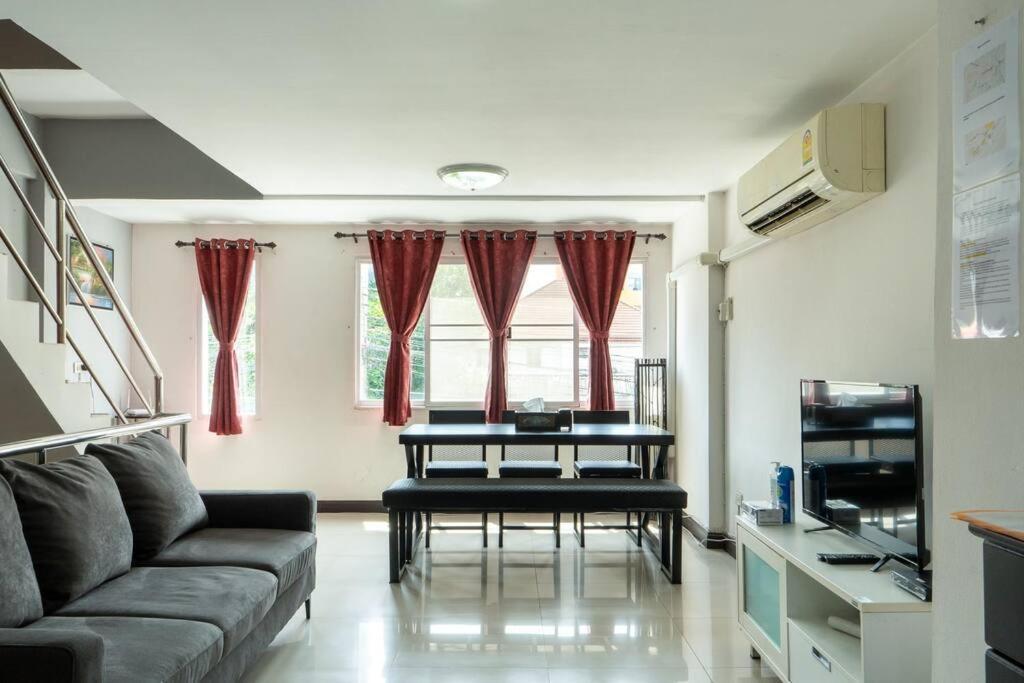 Private 3 Bedroom Townhome In Of Cm Near Old
