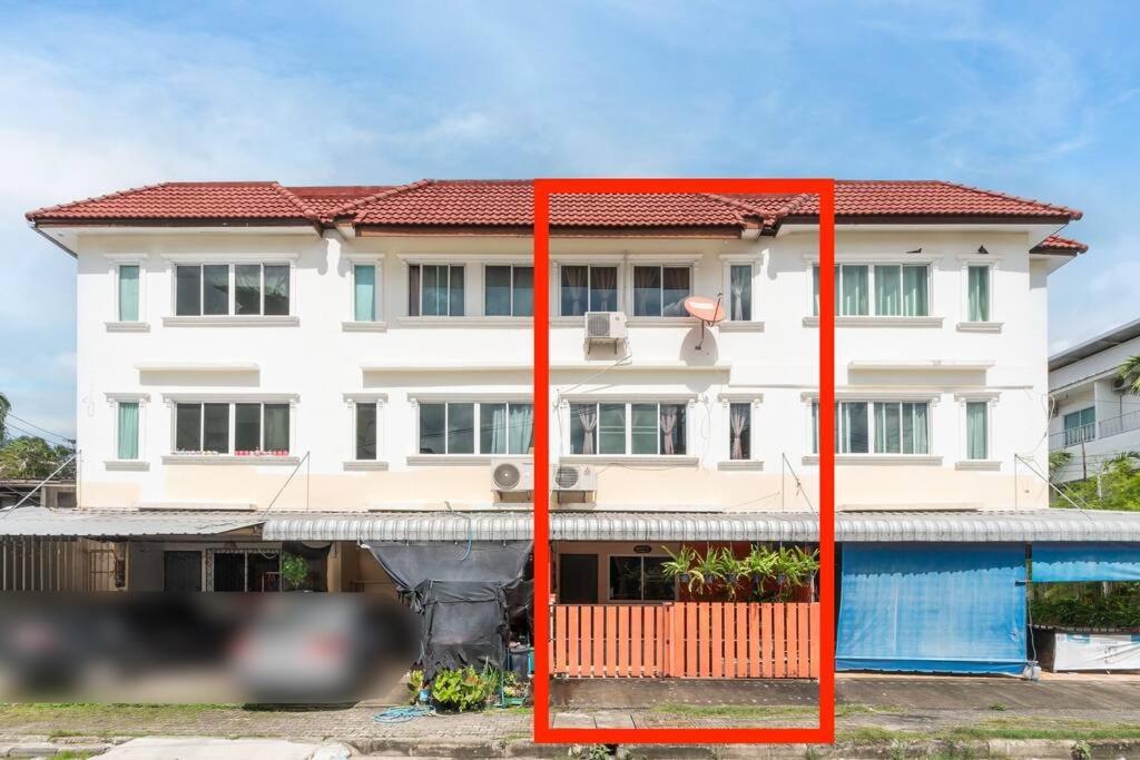 Private 3 Bedroom Townhome In Of Cm Near Old Apartment *