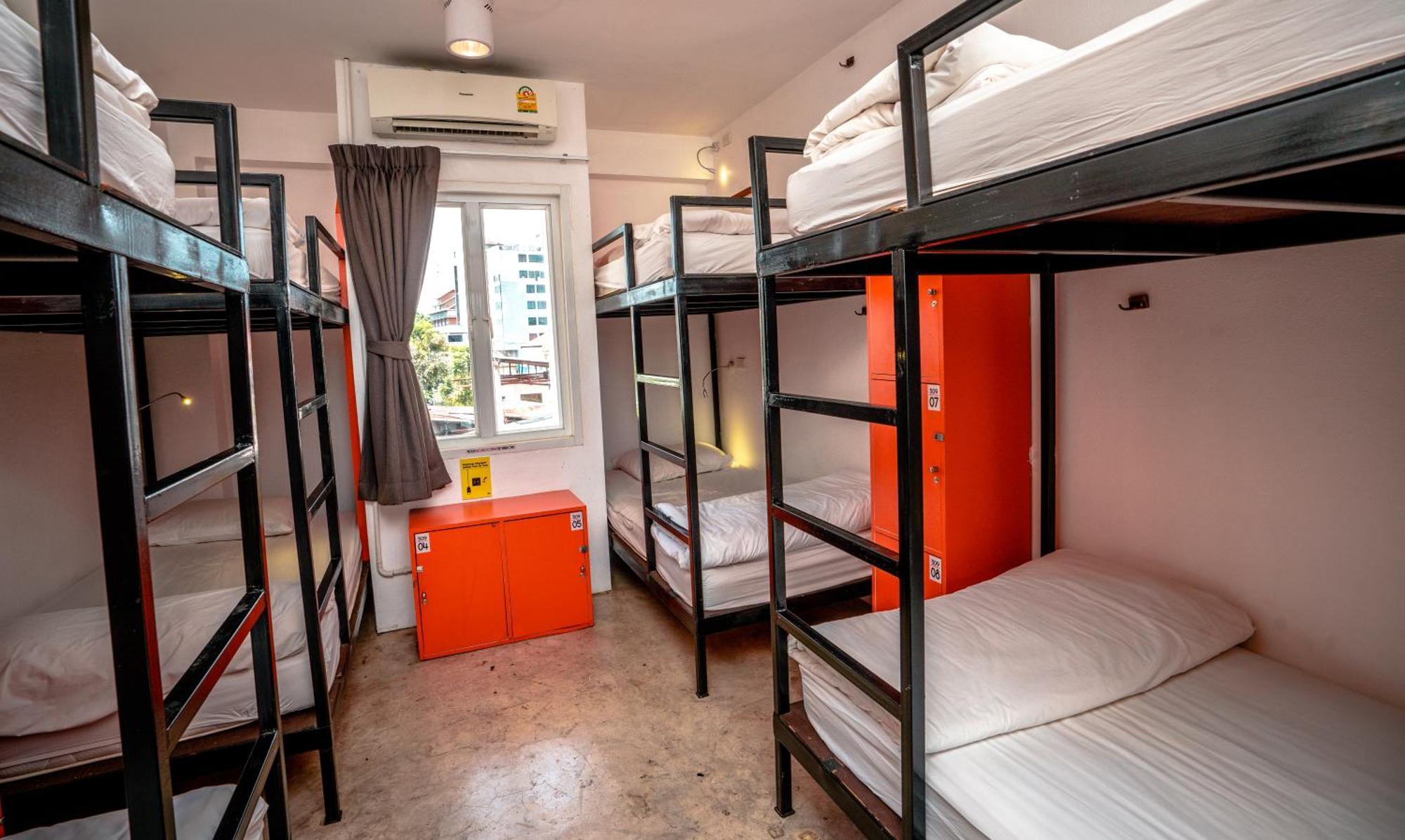 Hostel Mad Monkey *
