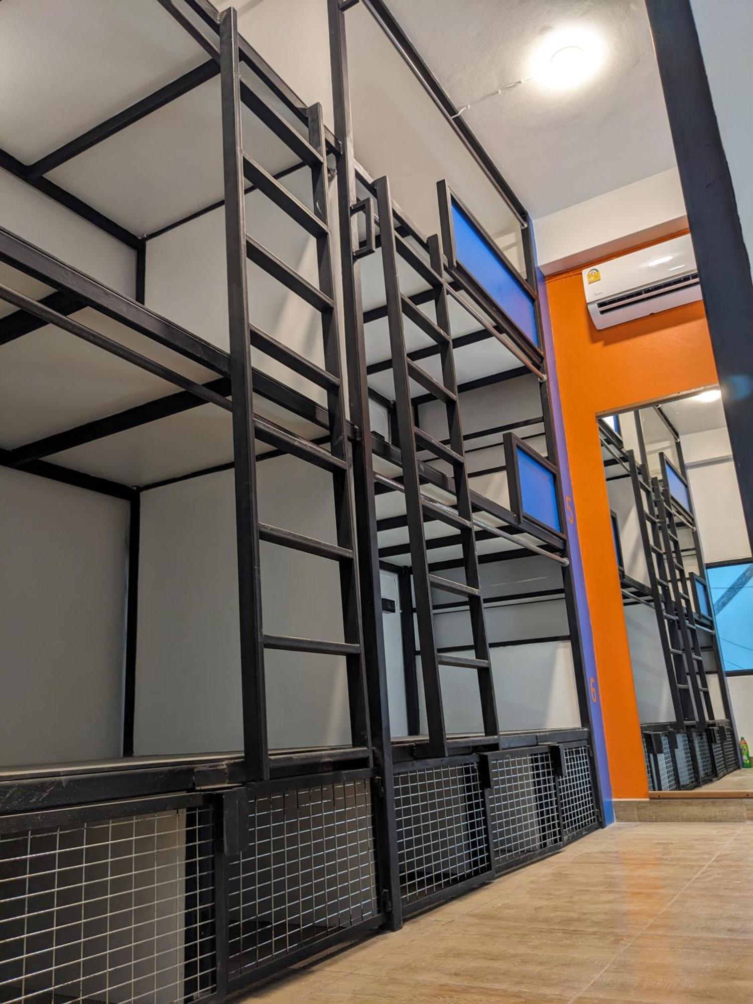 Hostel Revolution - Old Town Chiang Mai