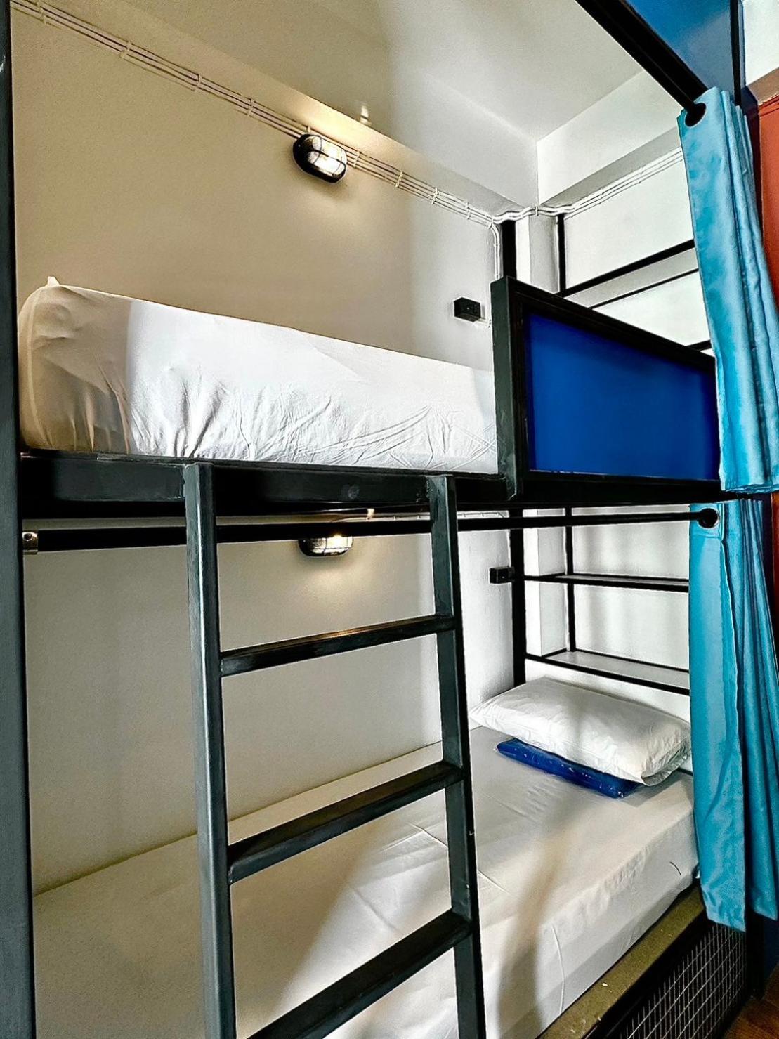 Revolution - Old Town Hostel Chiang Mai