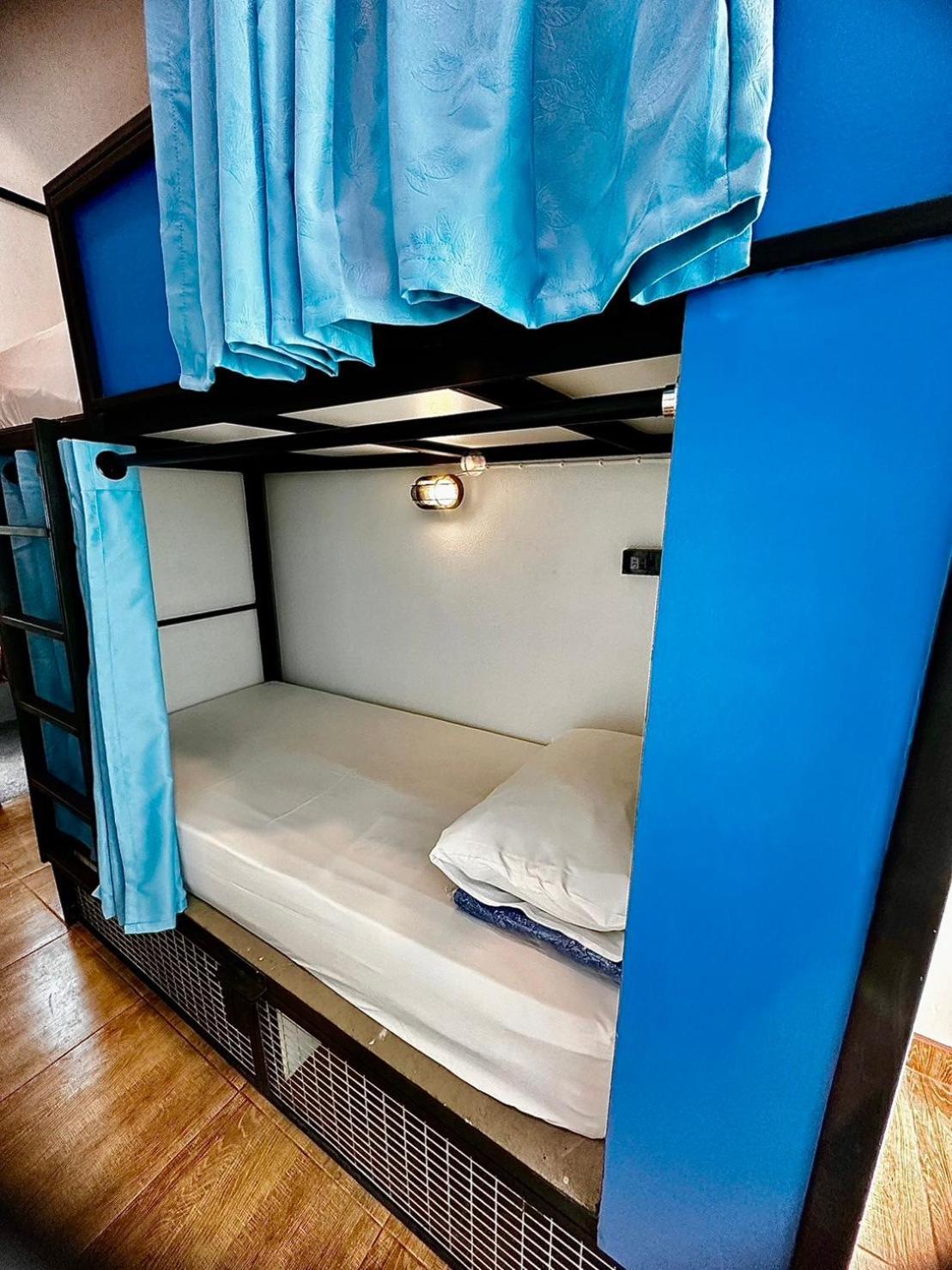 Revolution - Old Town Hostel Chiang Mai