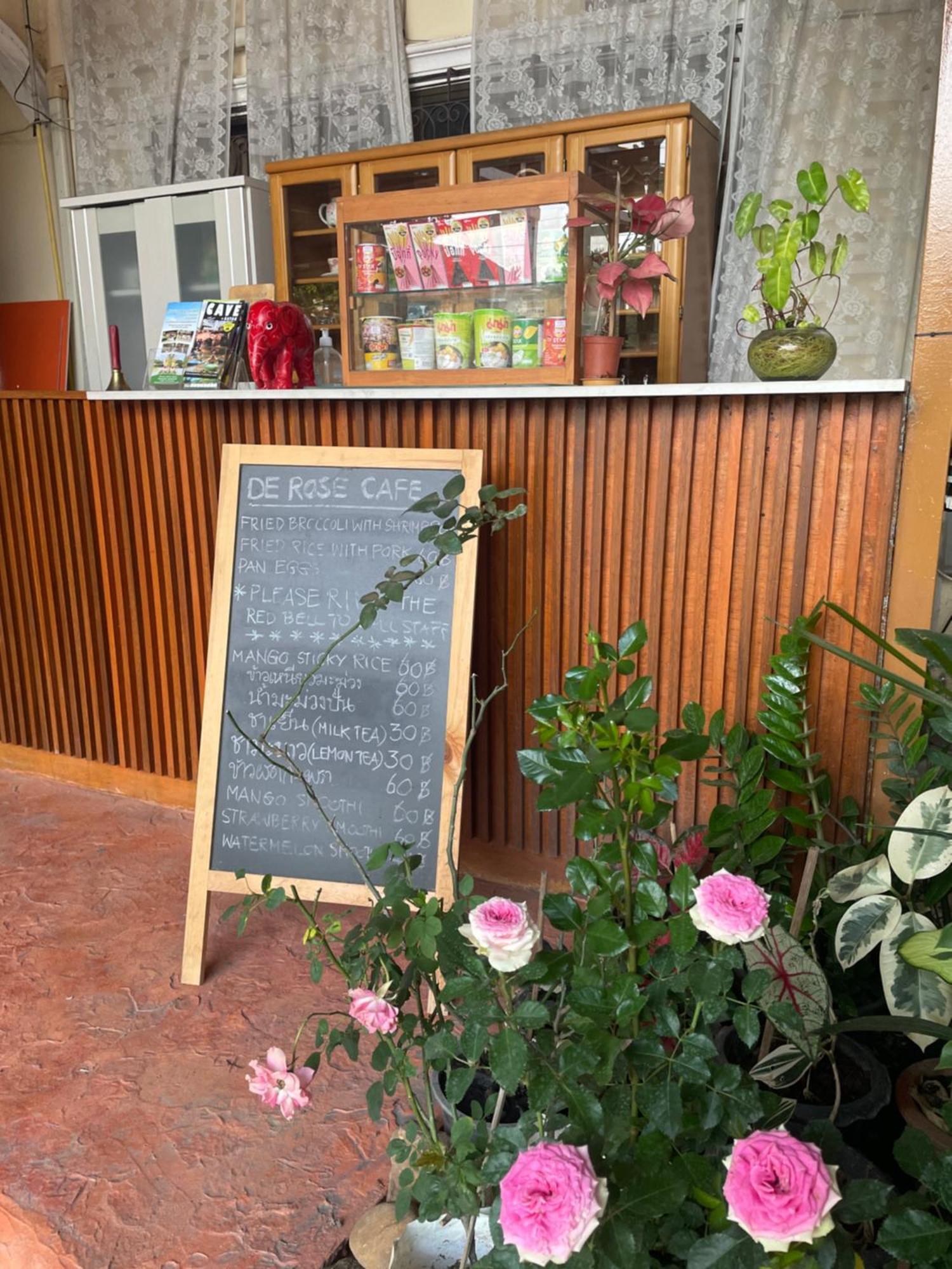 De Rose Hotel