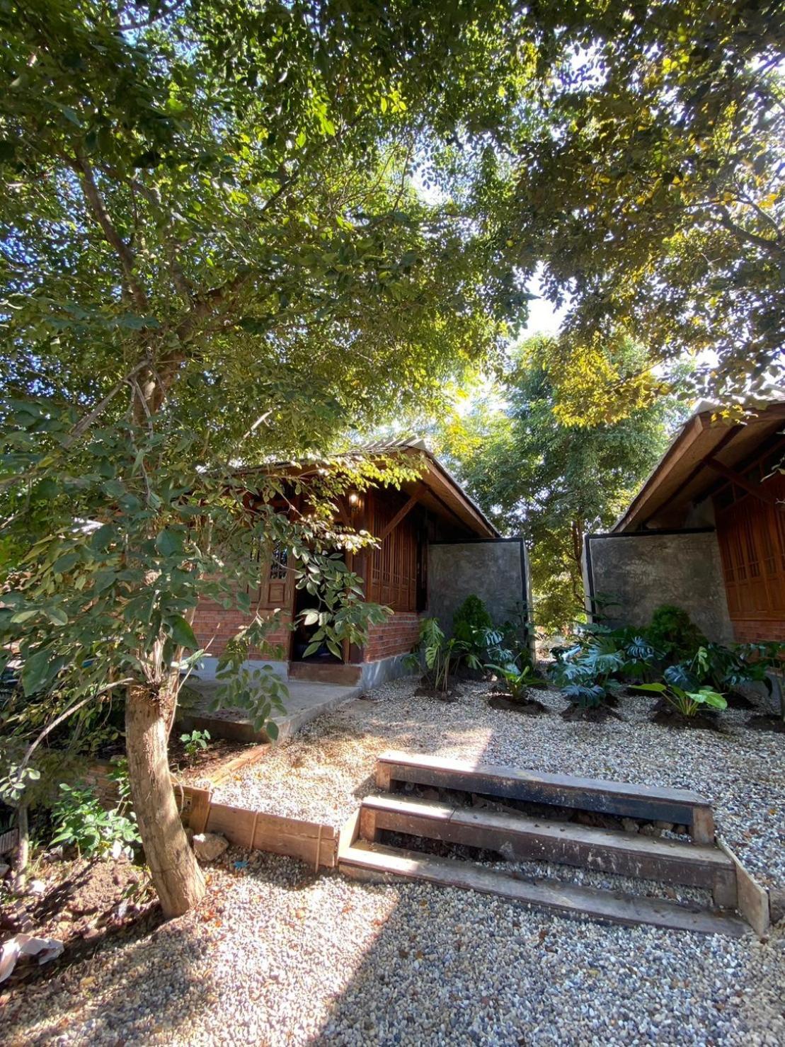 Tasana Garden Saraphi ทาซาน่าการ์เด้น สาขาสารภี Homestay *