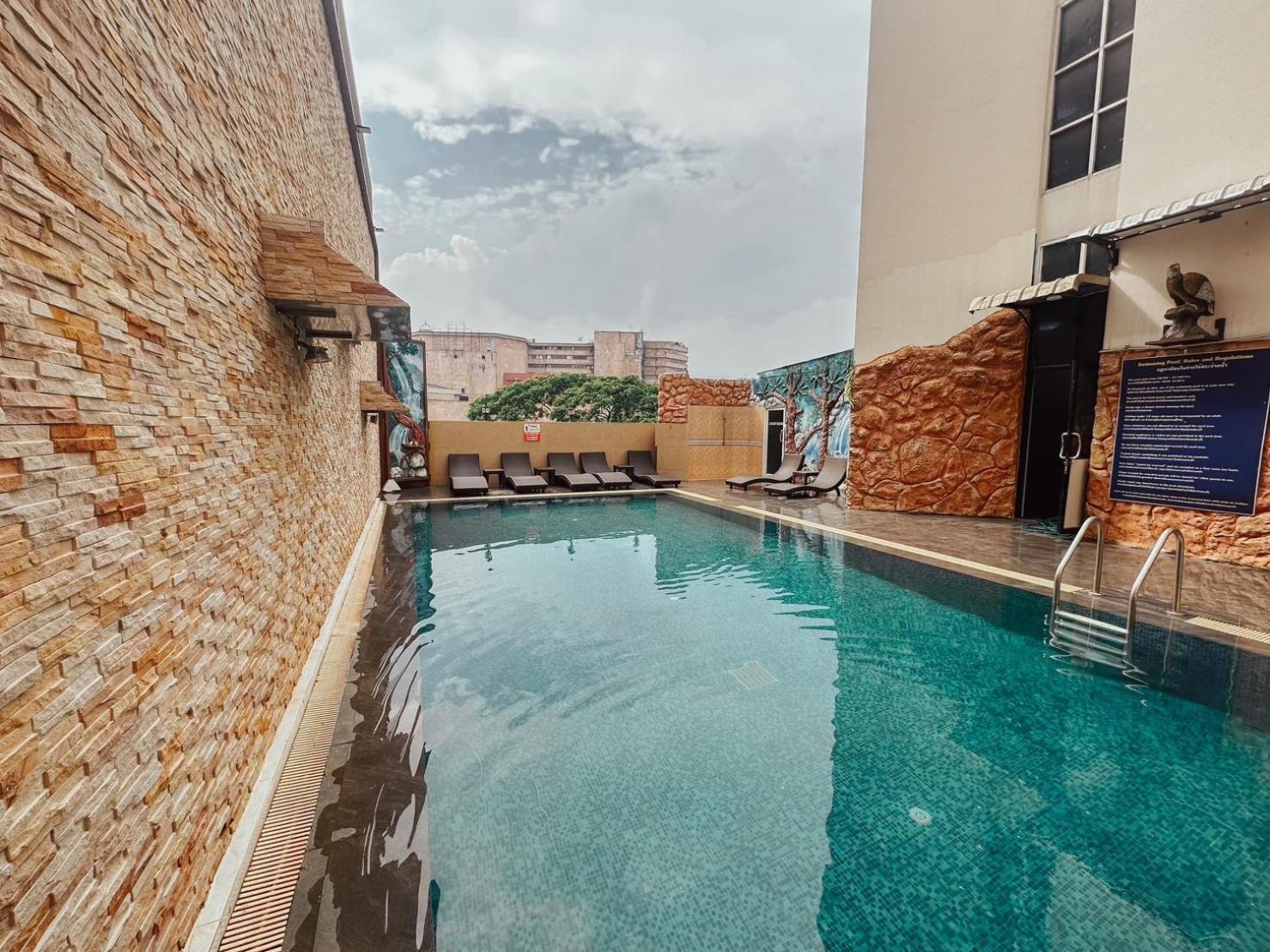 Hotel De Khuvieng