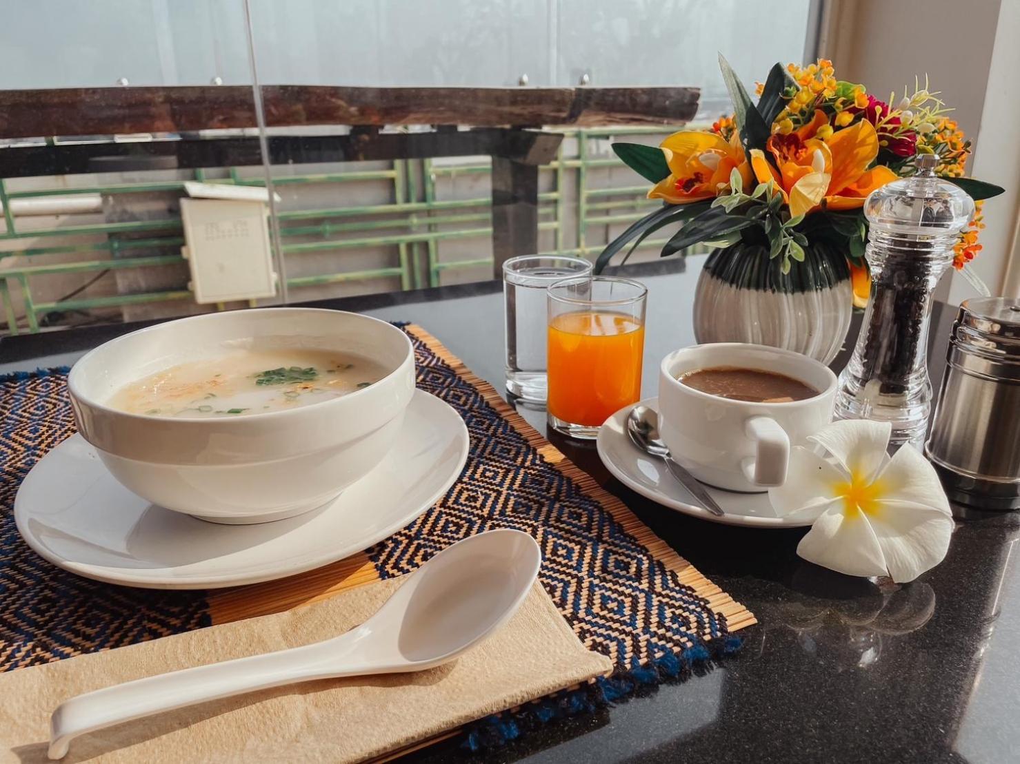 De Khuvieng Hotel 3*