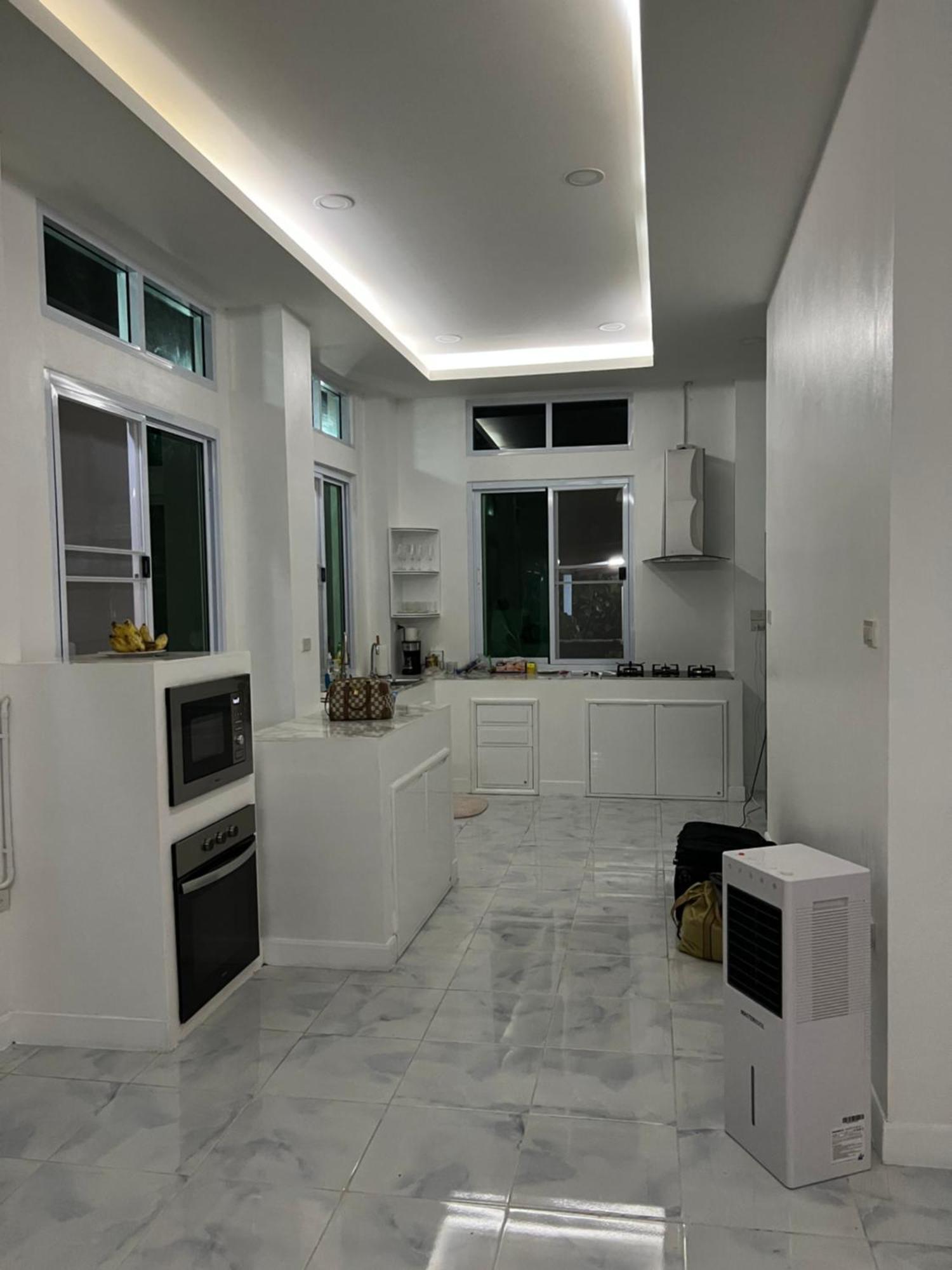 Thai- American With Swimming Pool Holiday home