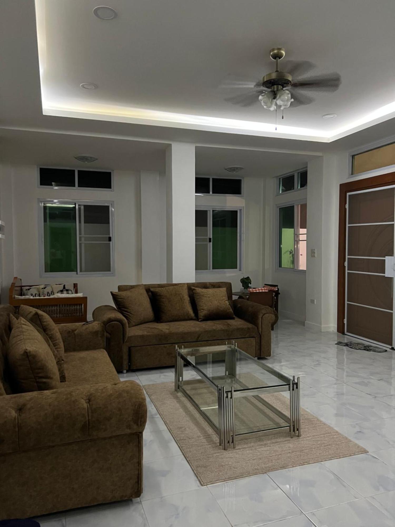 Thai- American With Swimming Pool Holiday home