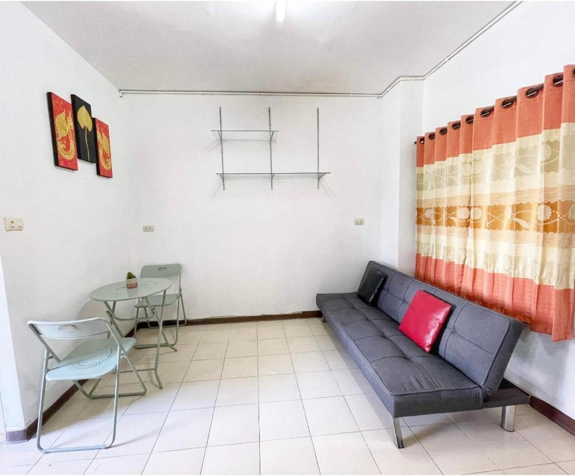 Private Apartment *