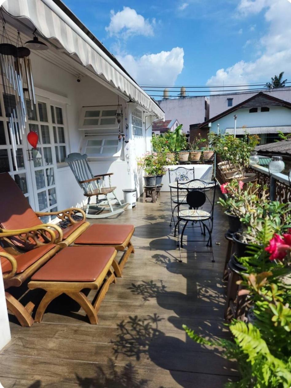 Chiangmai Singharat Road Villa