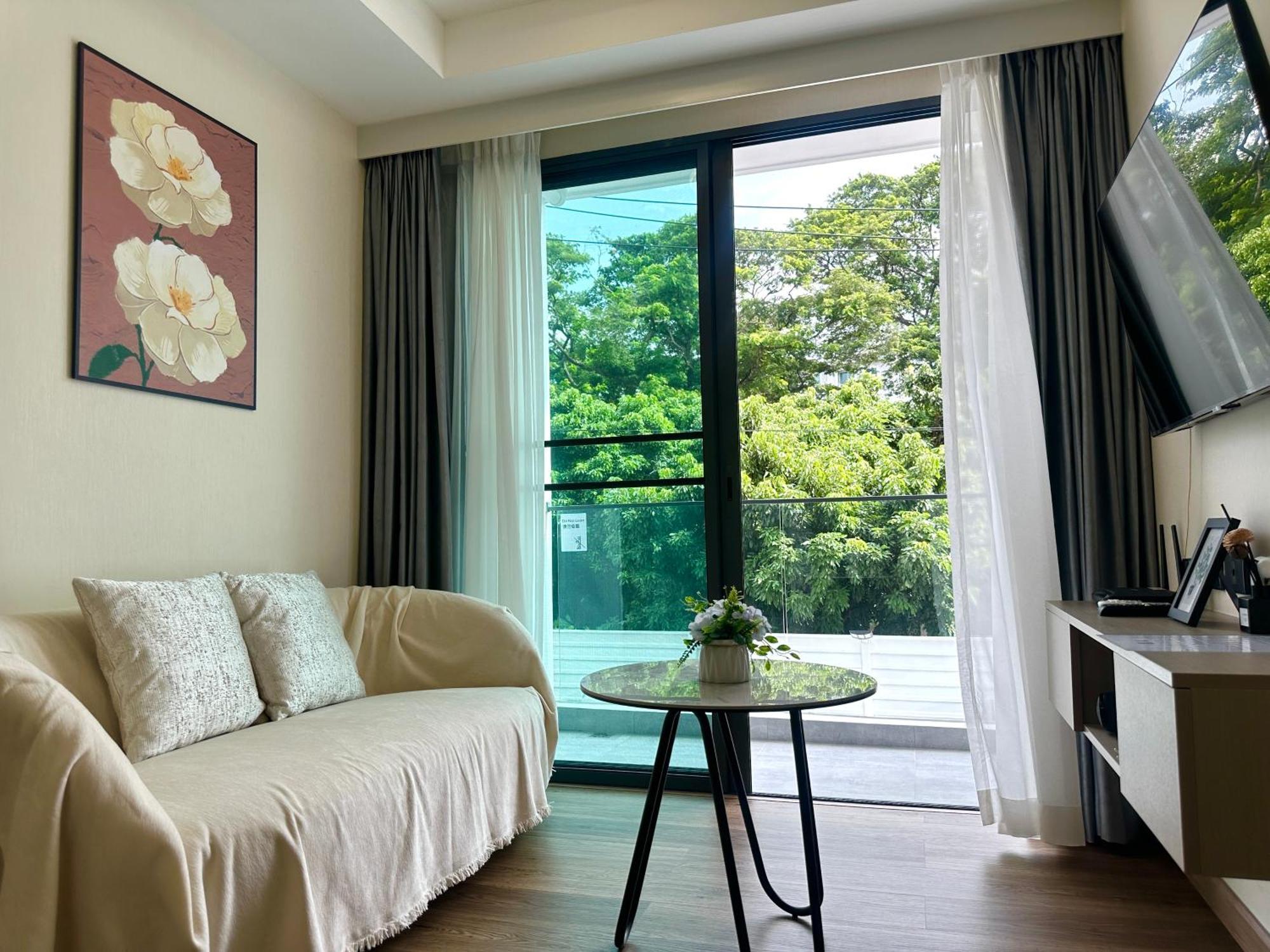 3 Min Walk To Festival, Infinity Pool, 1 Bedroom 1 Bathroom Homestay *