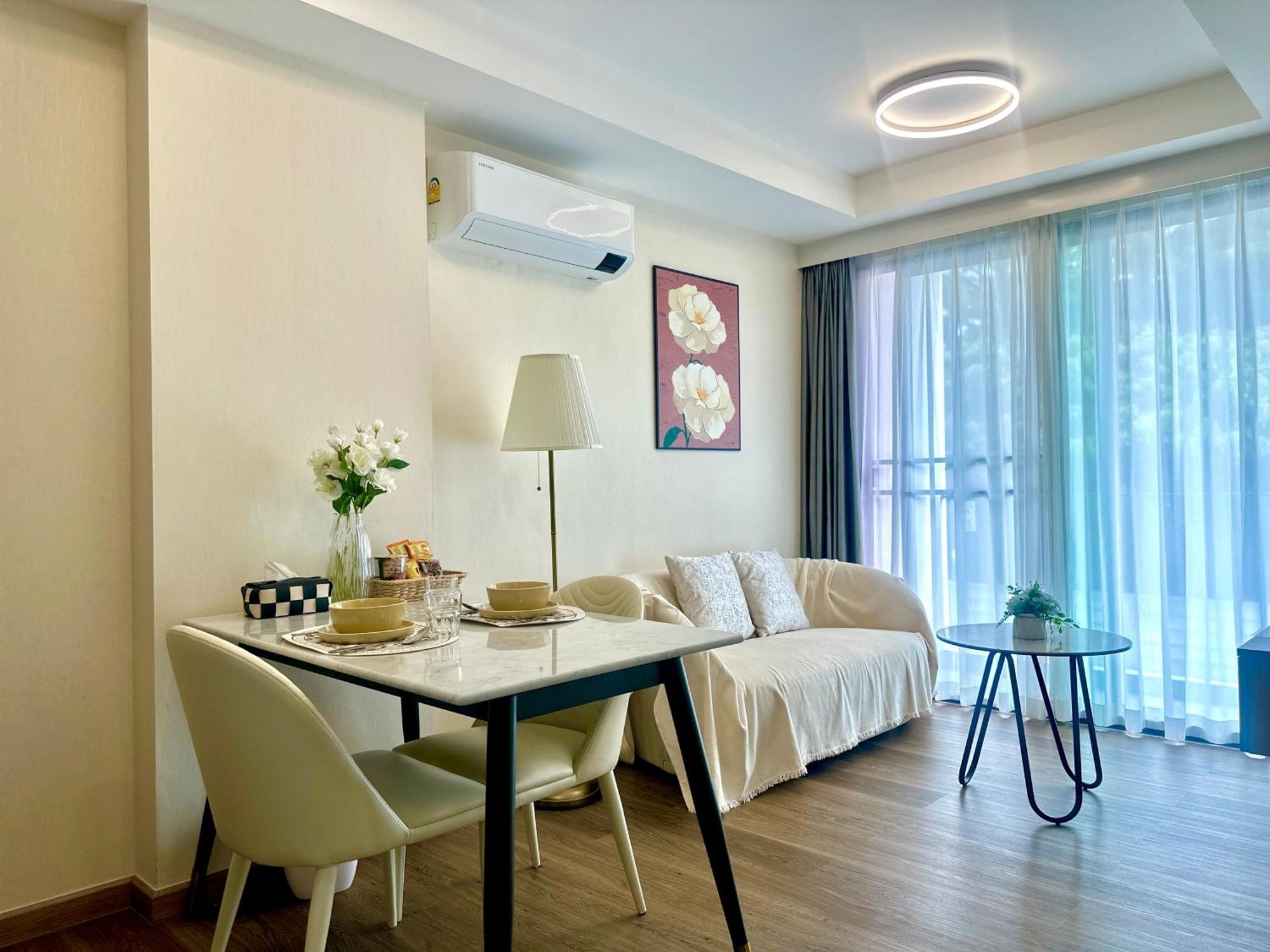 3 Min Walk To Festival, Infinity Pool, 1 Bedroom 1 Bathroom * Chiang Mai