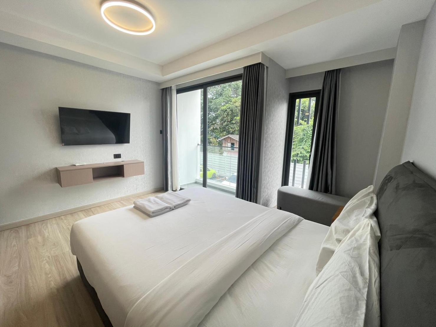 The One Apartment *