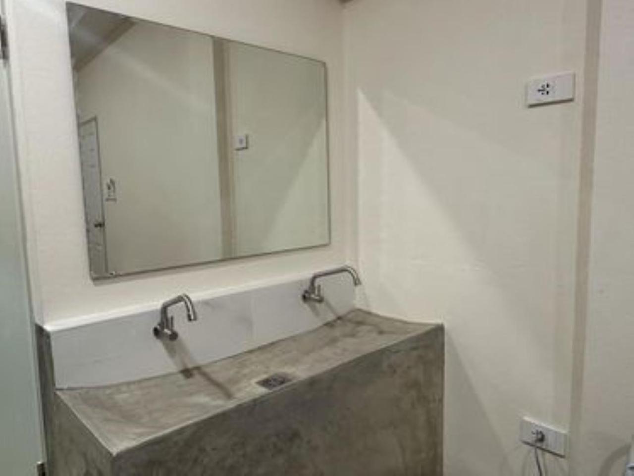 Noon23 Hostel *