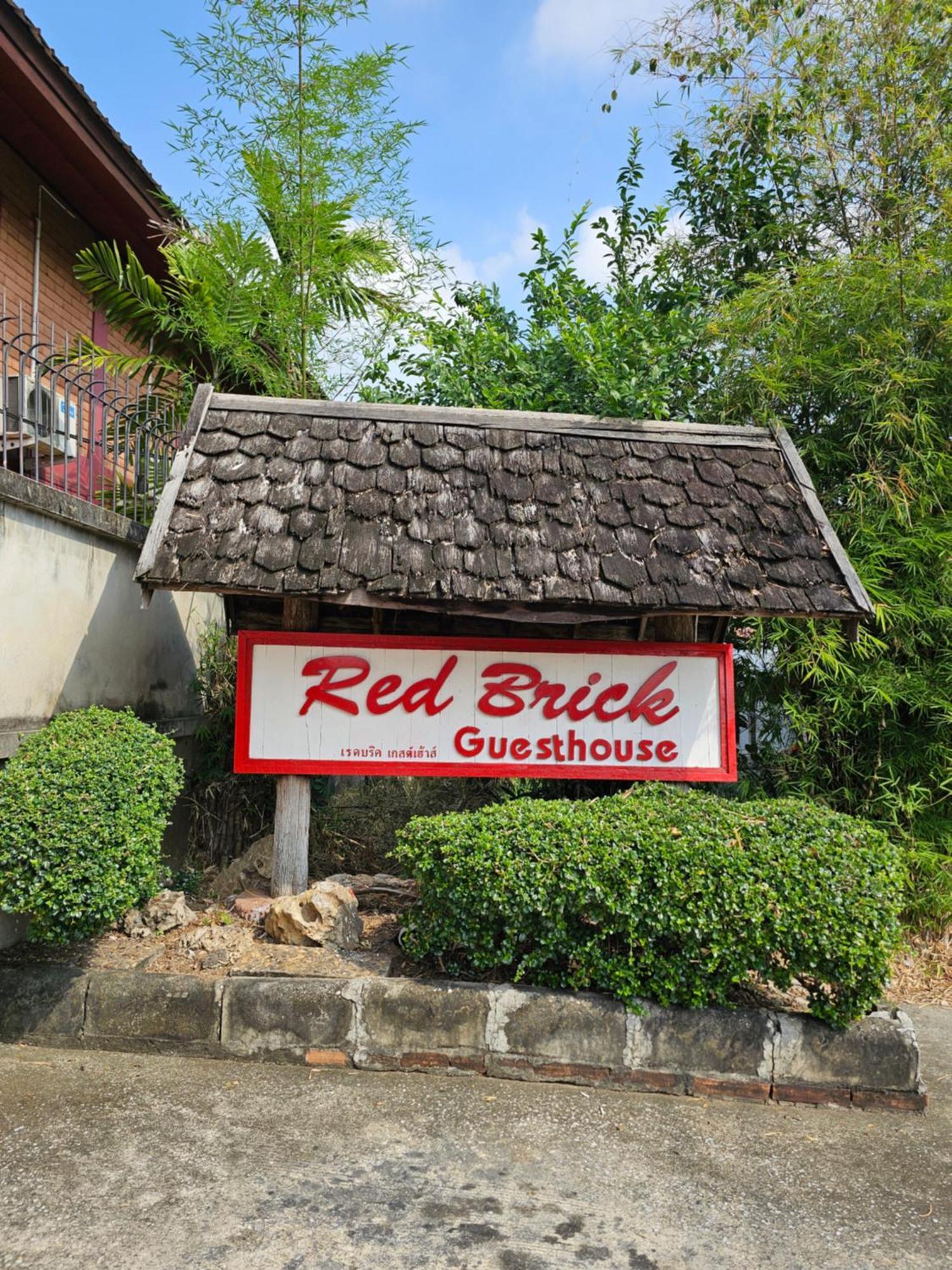 Hostel Red Brick *