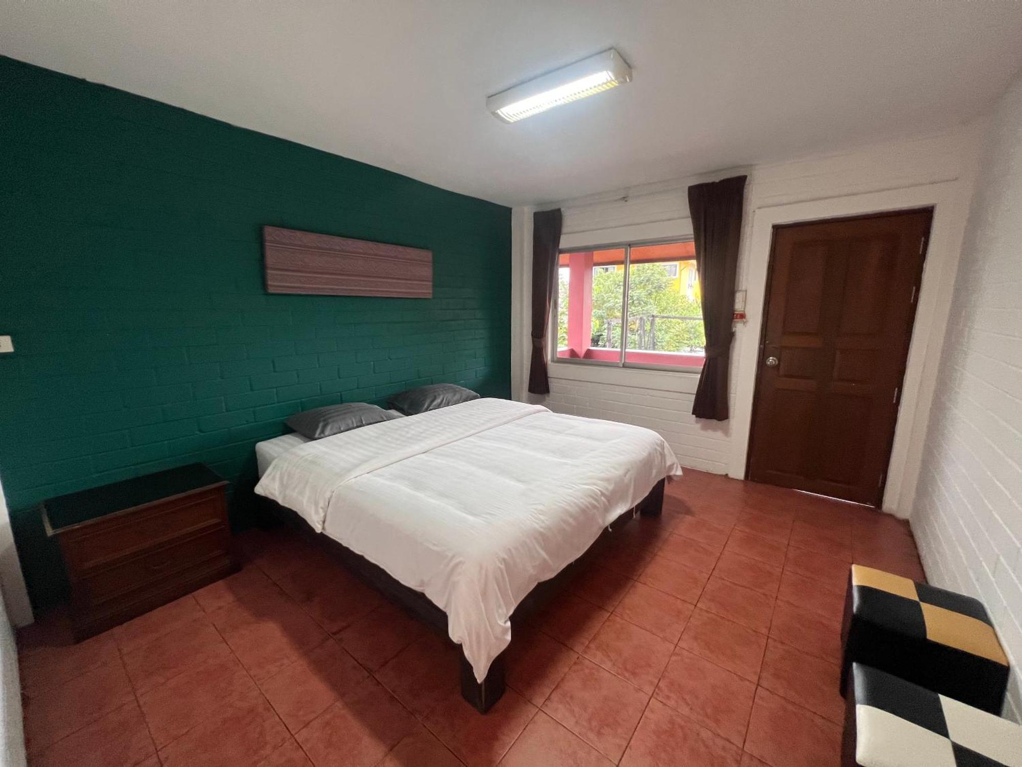 Hostel Red Brick *