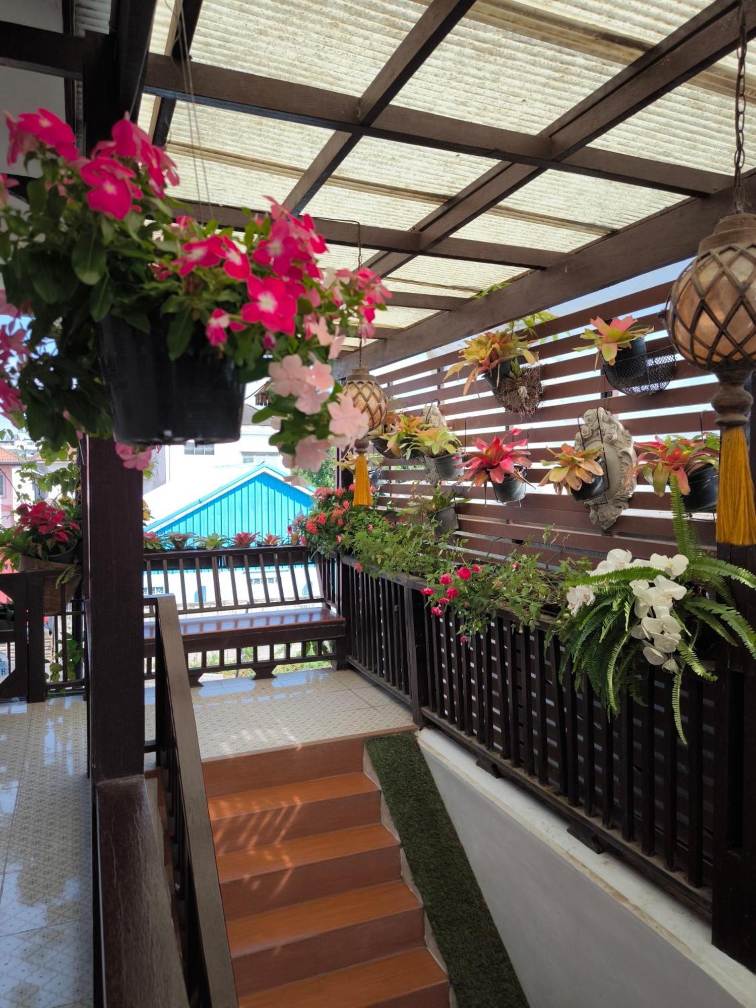 Ratchiangsaen Flora House 2*