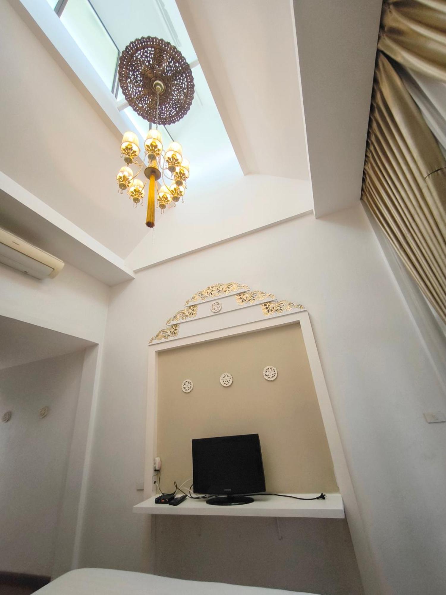 Ratchiangsaen Flora House 2*