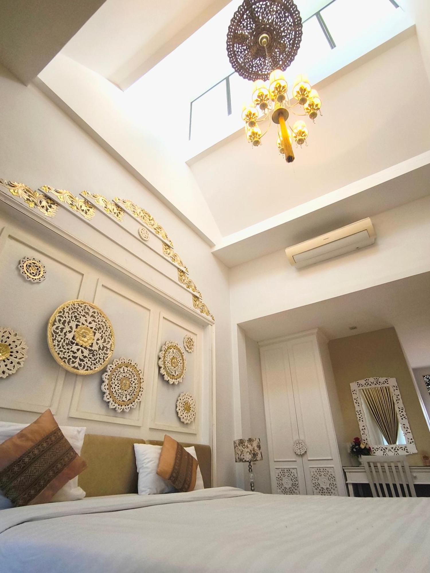 Ratchiangsaen Flora House