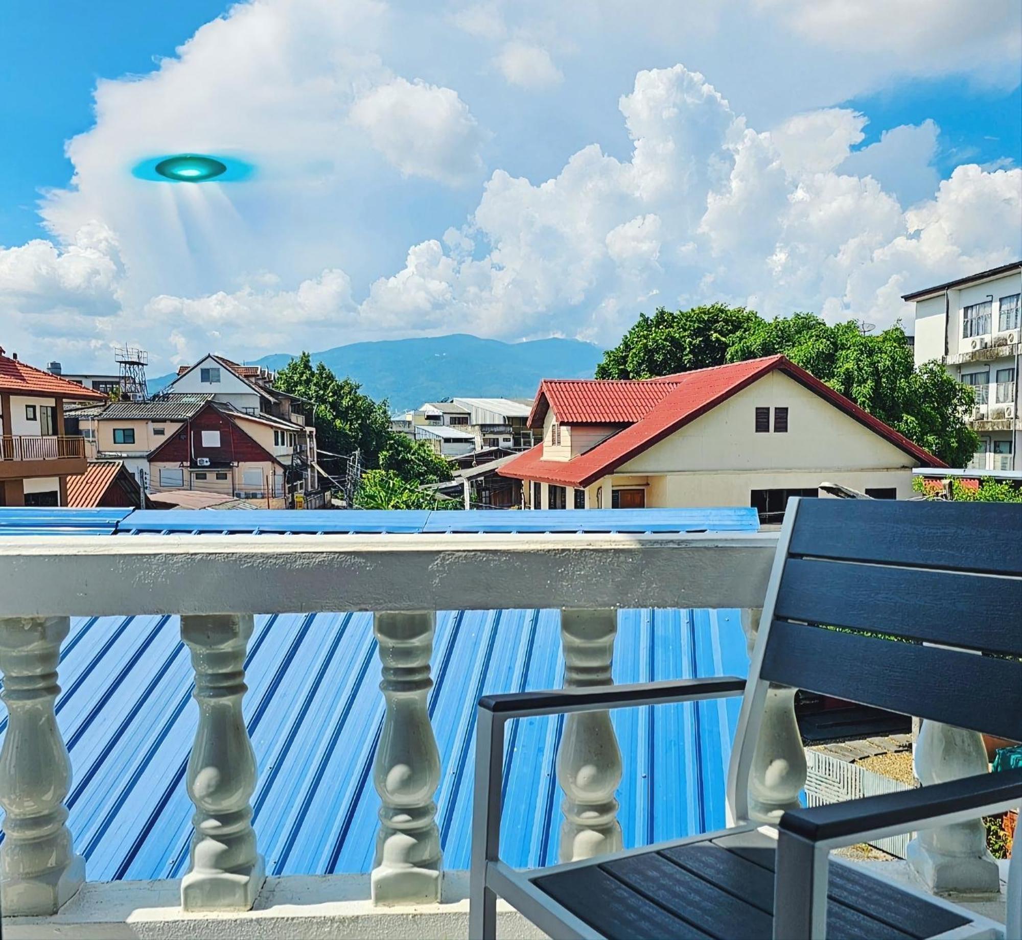Hotel Bed And Terrace Chiang Mai