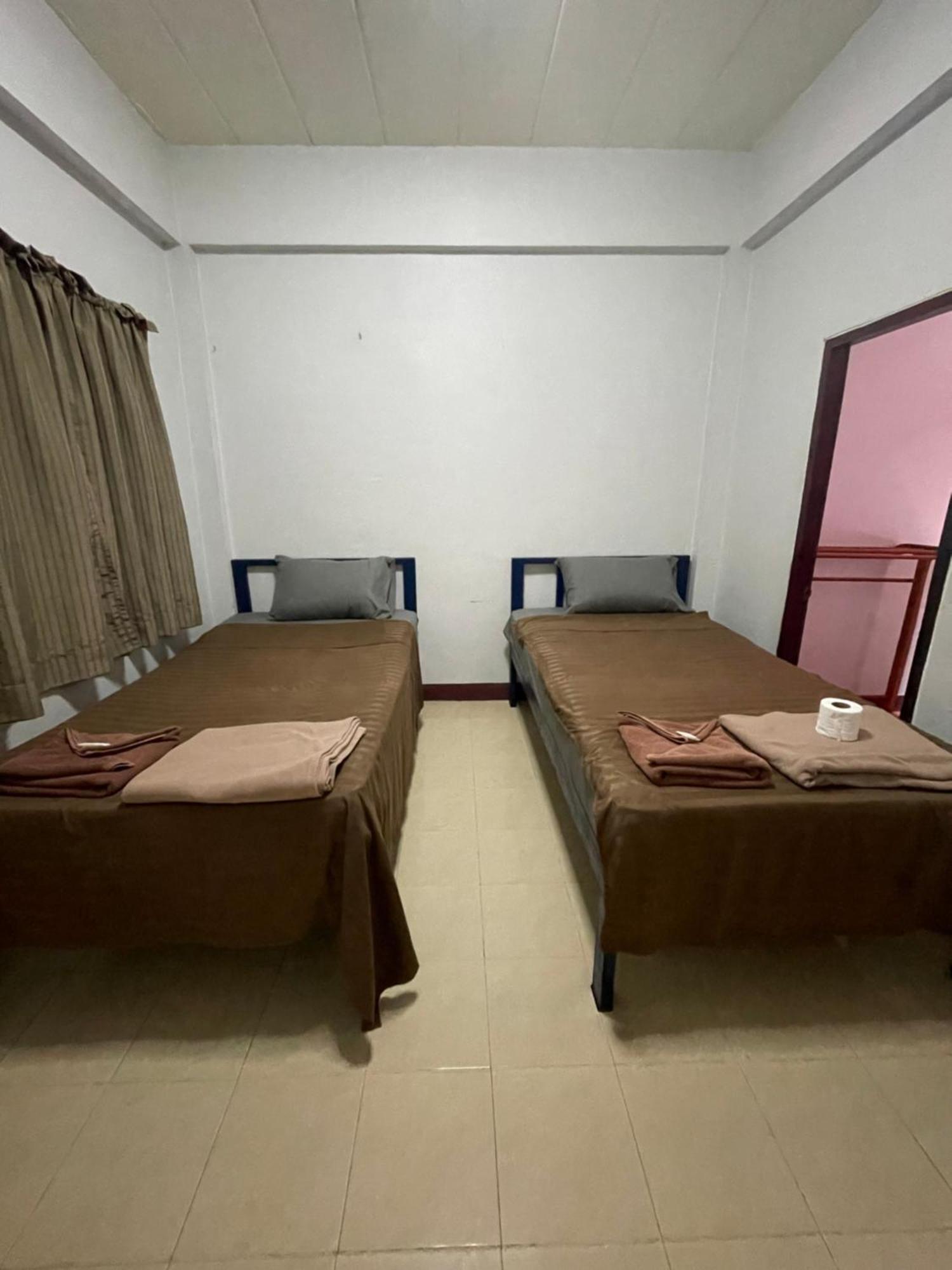 Hostel Jj *