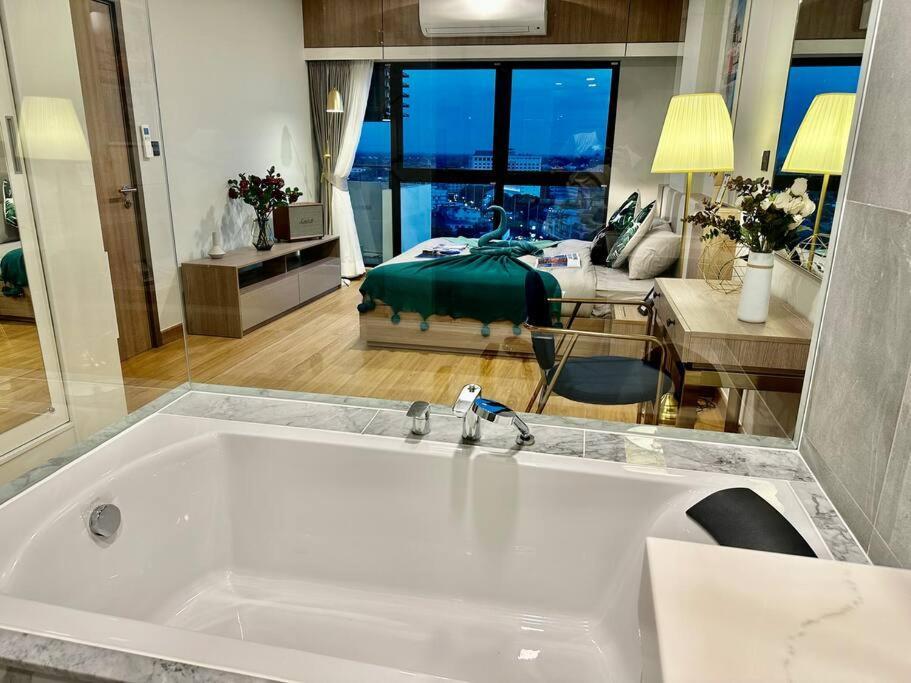 Astra Sky River High Floor,3 Bedrooms 97㎡ 山景房带浴缸 Apartment
