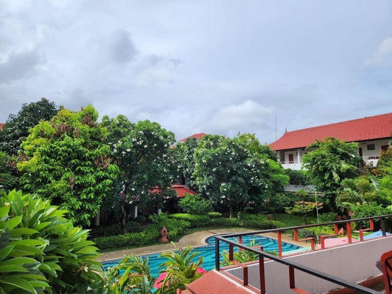 Resort Karinthip Village