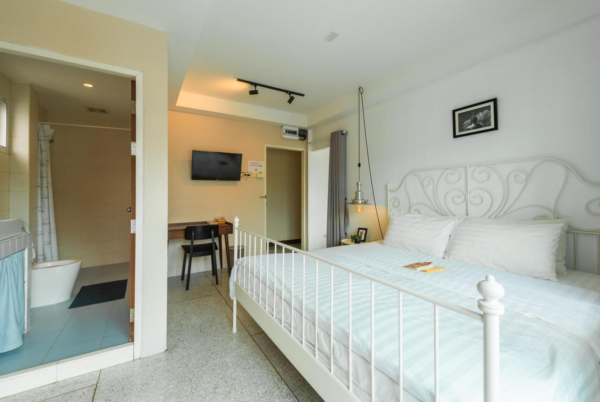 Fav Town Hostel *
