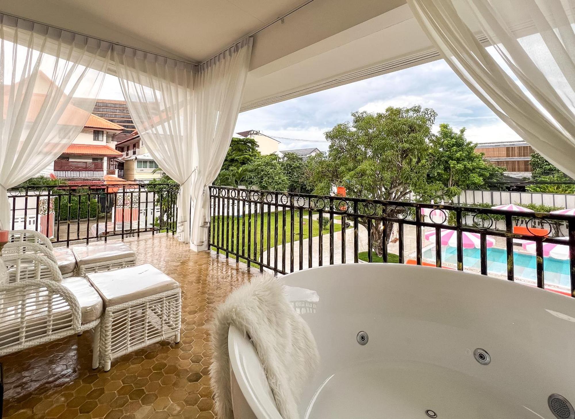 Villa Pink Moon Pool In Quiet Area Of Nimmanhaemin