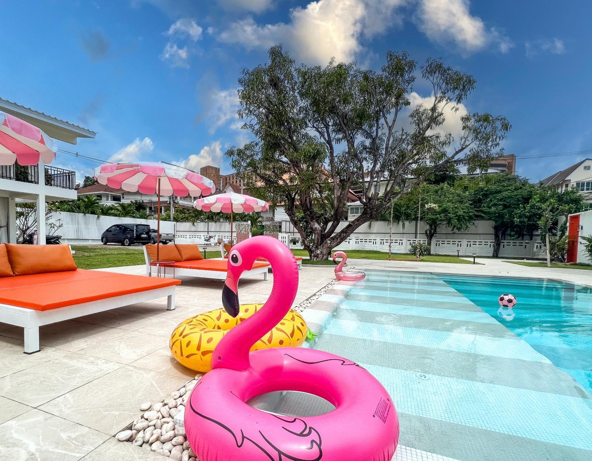 Villa Pink Moon Pool In Quiet Area Of Nimmanhaemin *