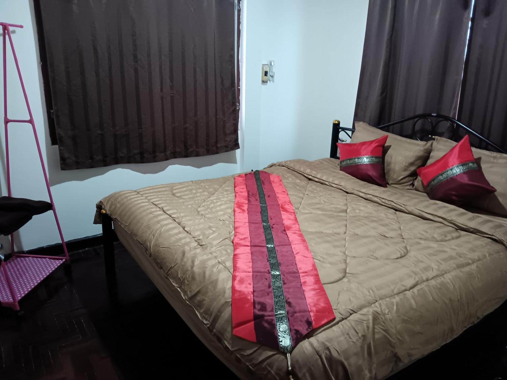 Hostel Hug Glur House Tour And (adults Only)