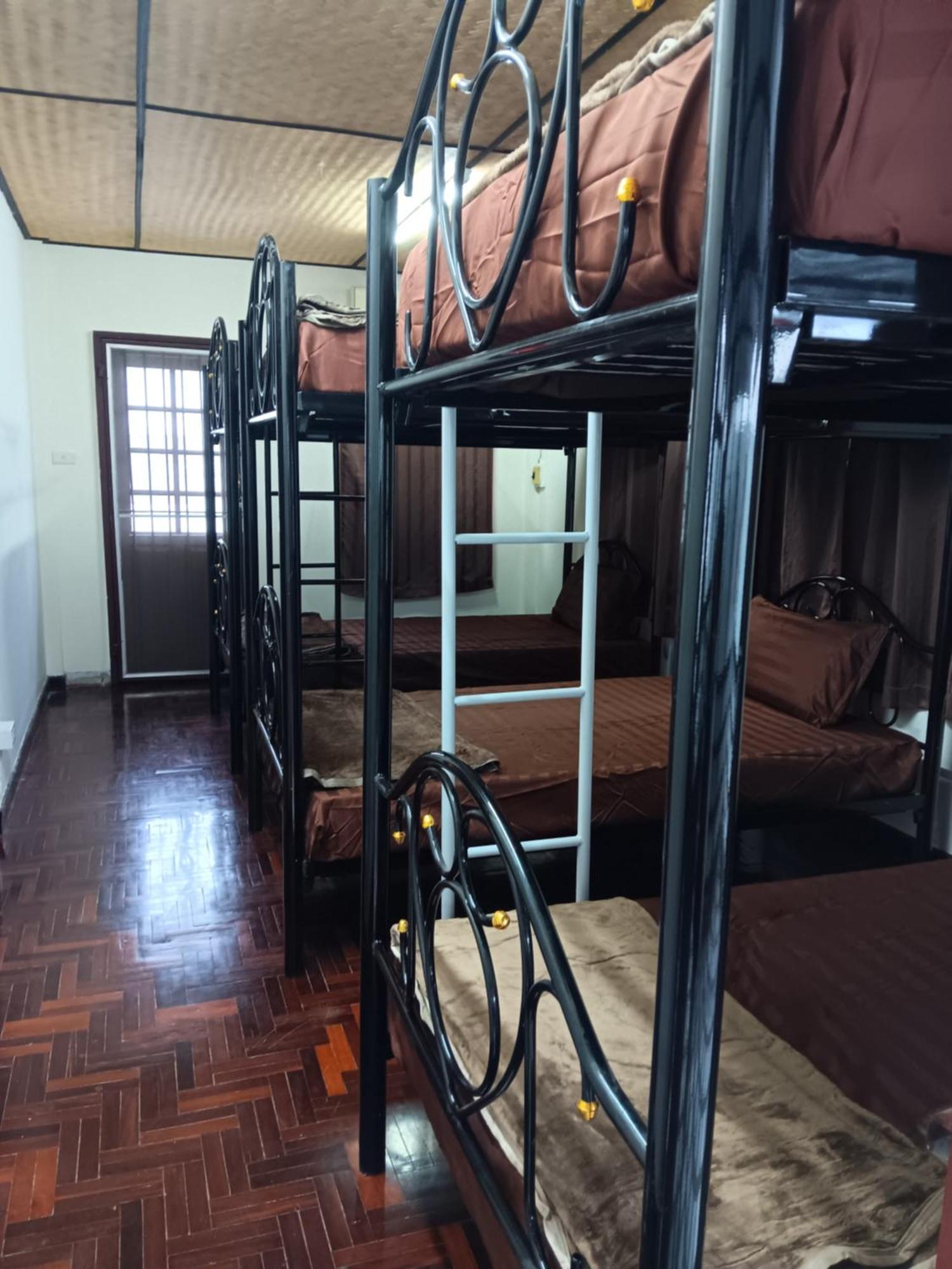 Hug Glur House Tour And (adults Only) Hostel *