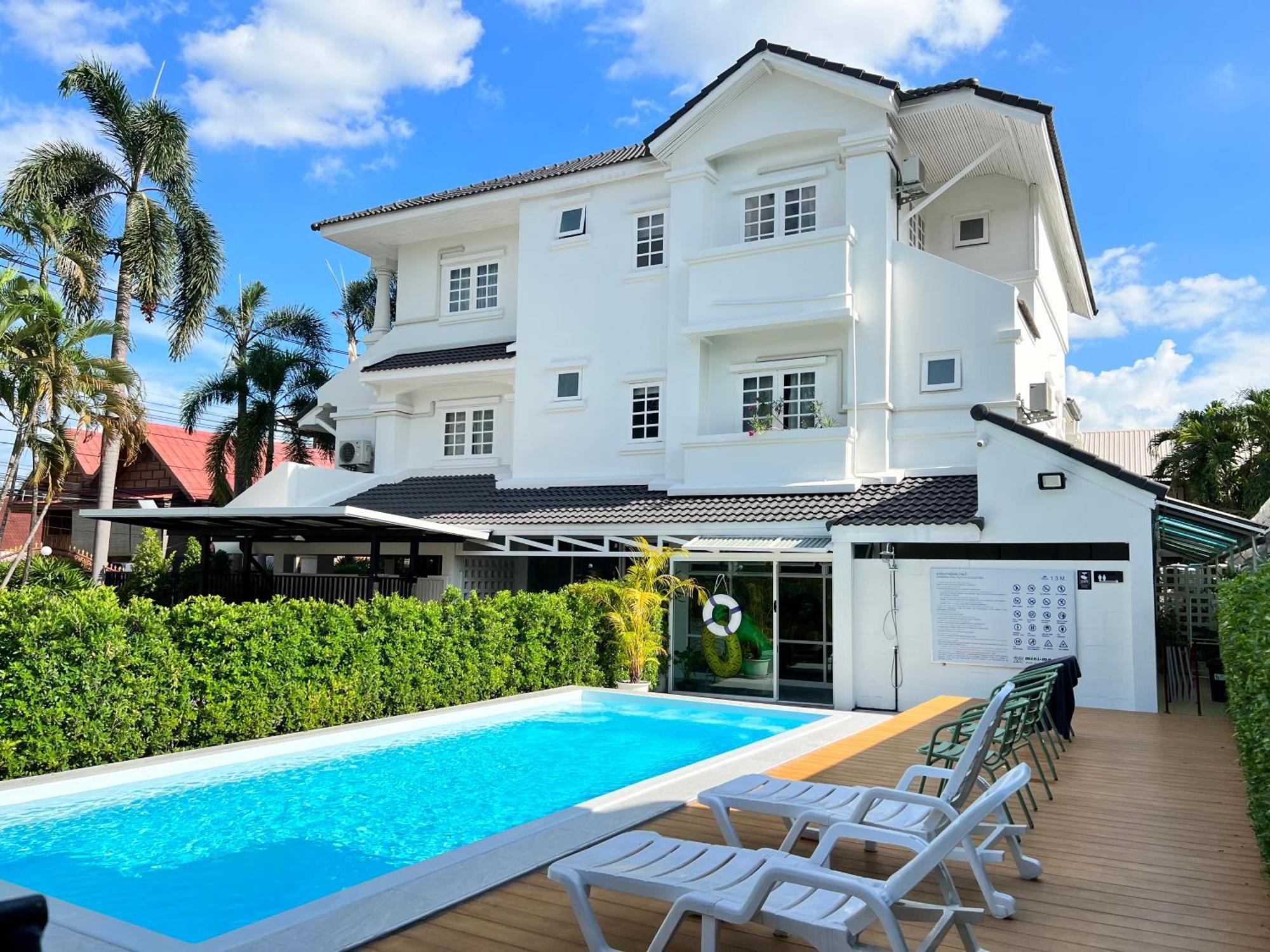Homestay Mini-me Hubs, Charm & Pool In Old