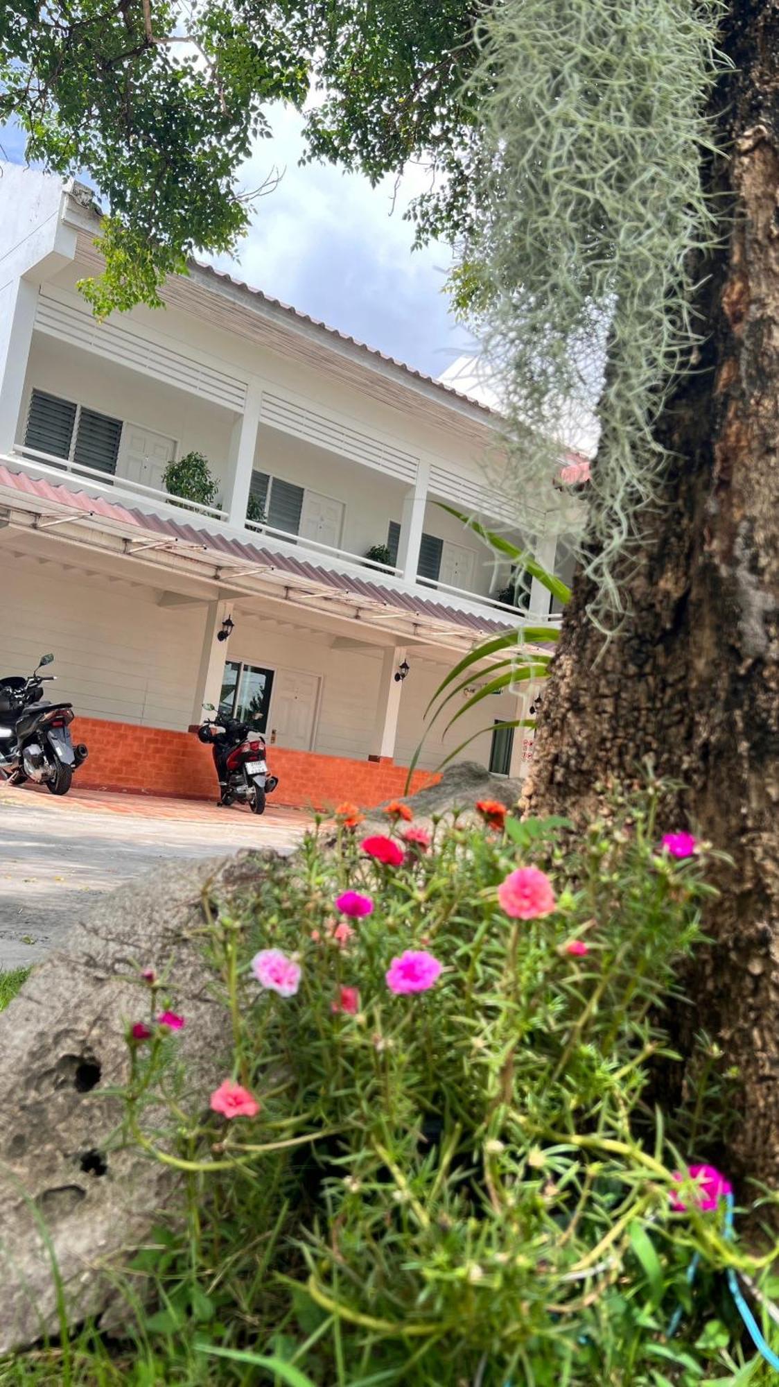 Udee Cozy Hotel