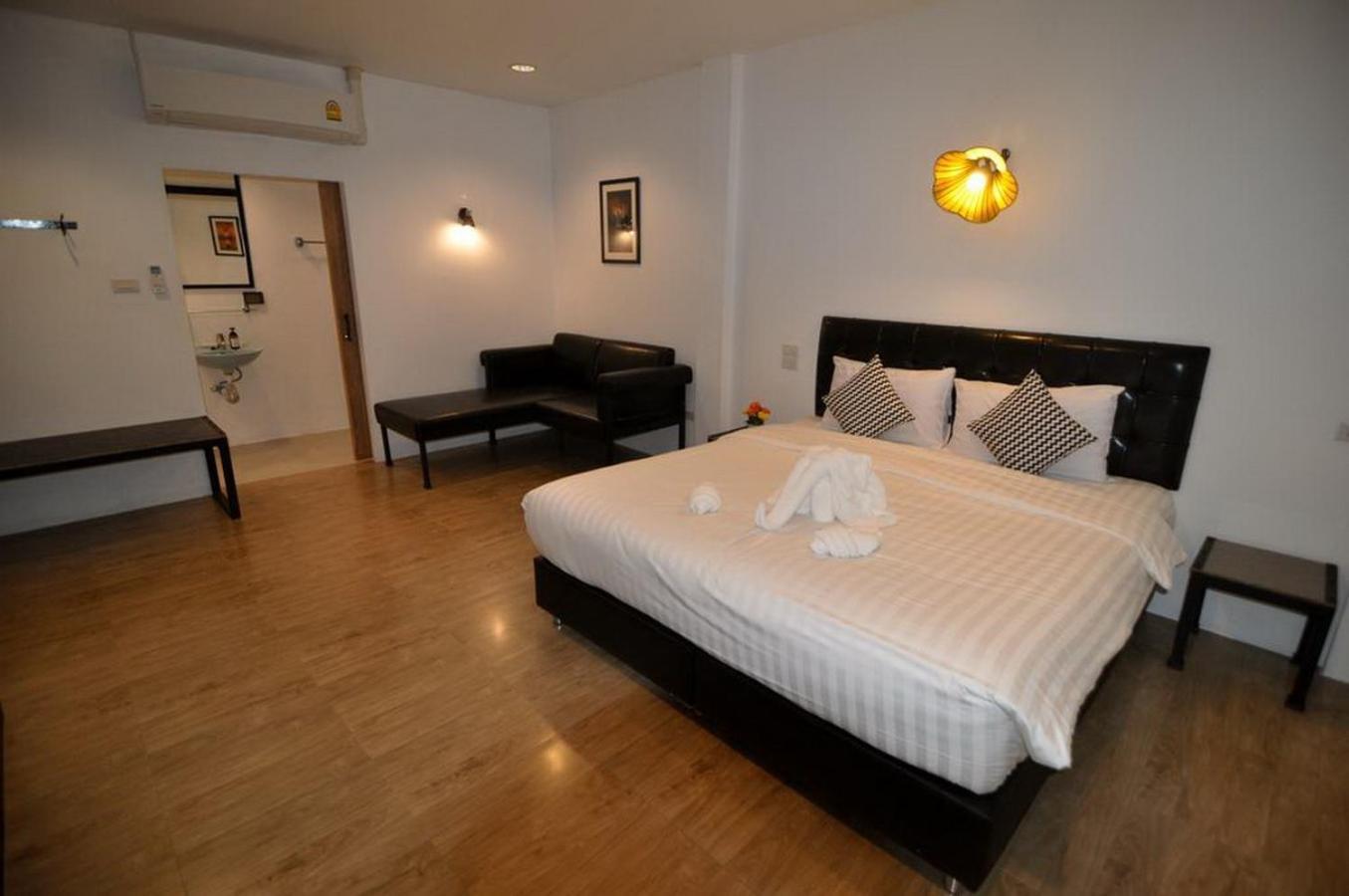Hotel The Warehouse 3*