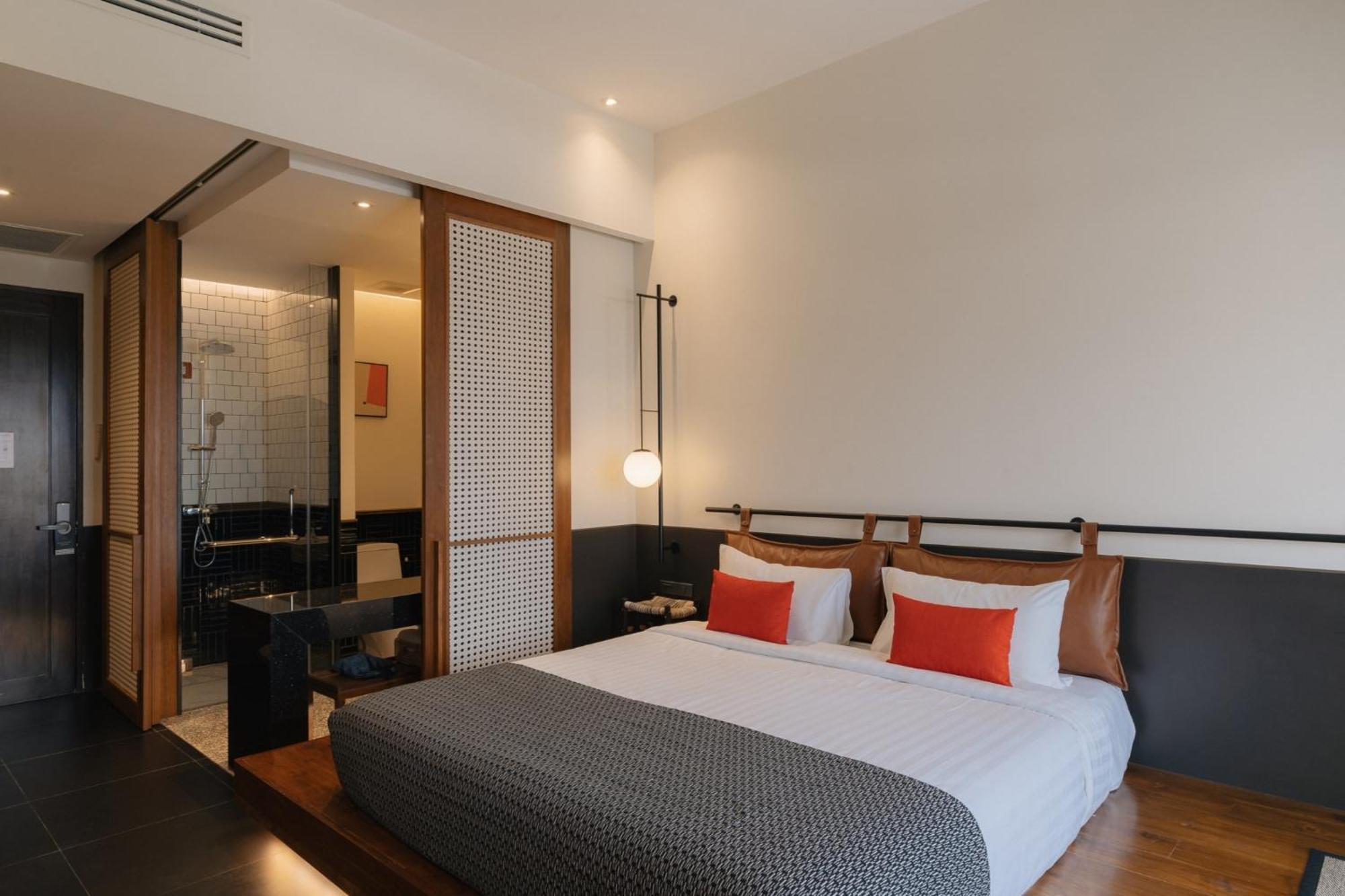Loy Hotel 4*