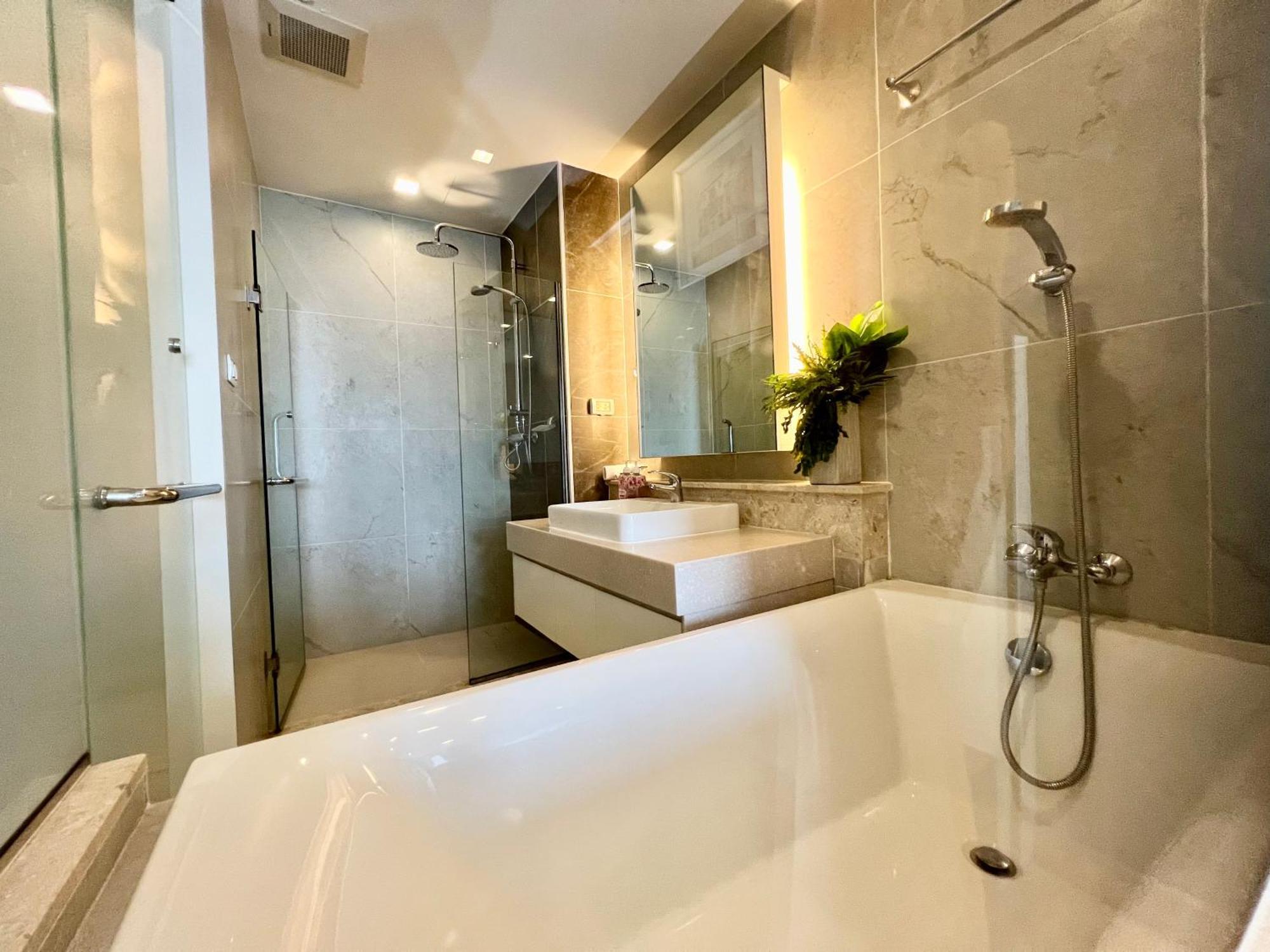 Cozy Luxury @ The Astra Apartment
