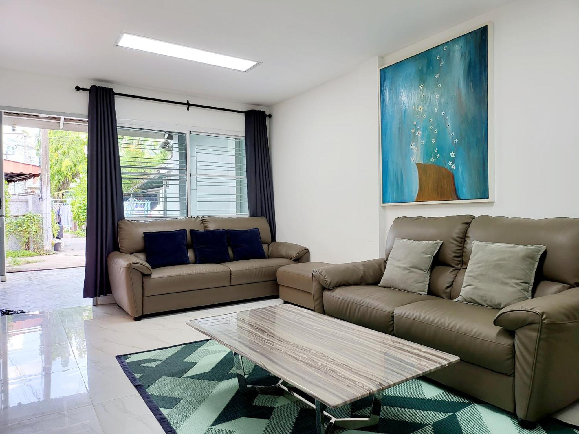 Nimman 4 Bedroom Near One Nimman Apartment