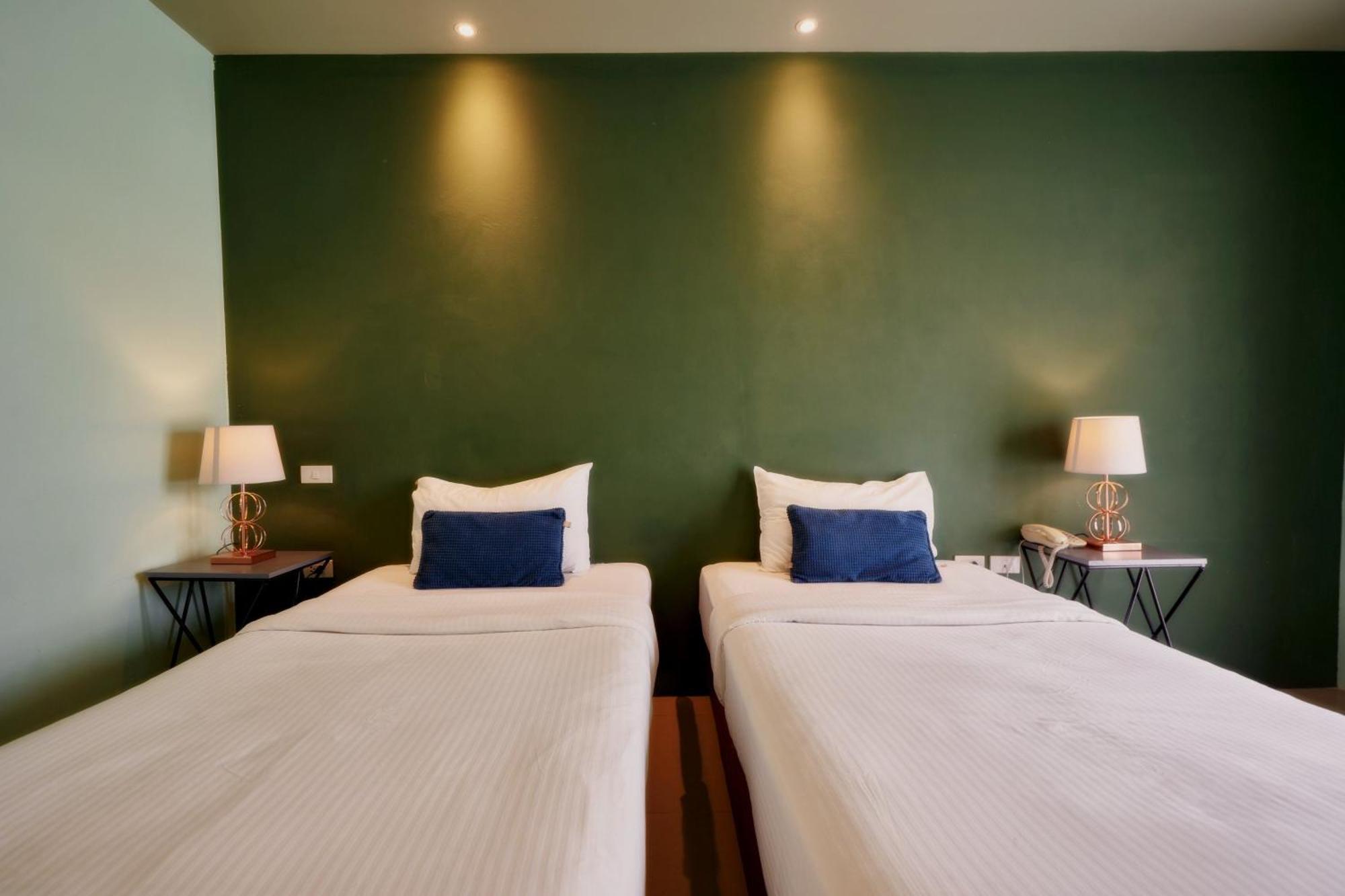 H Phrasing Hotel