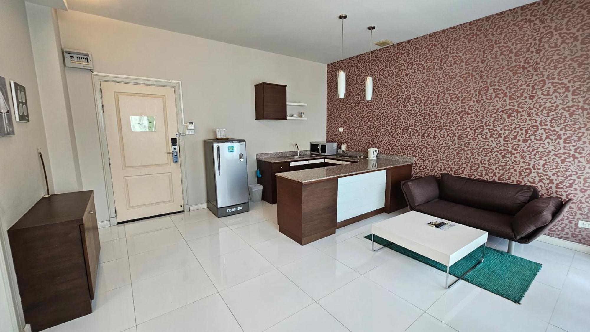 Baiyoke Ciao Hotel 3*