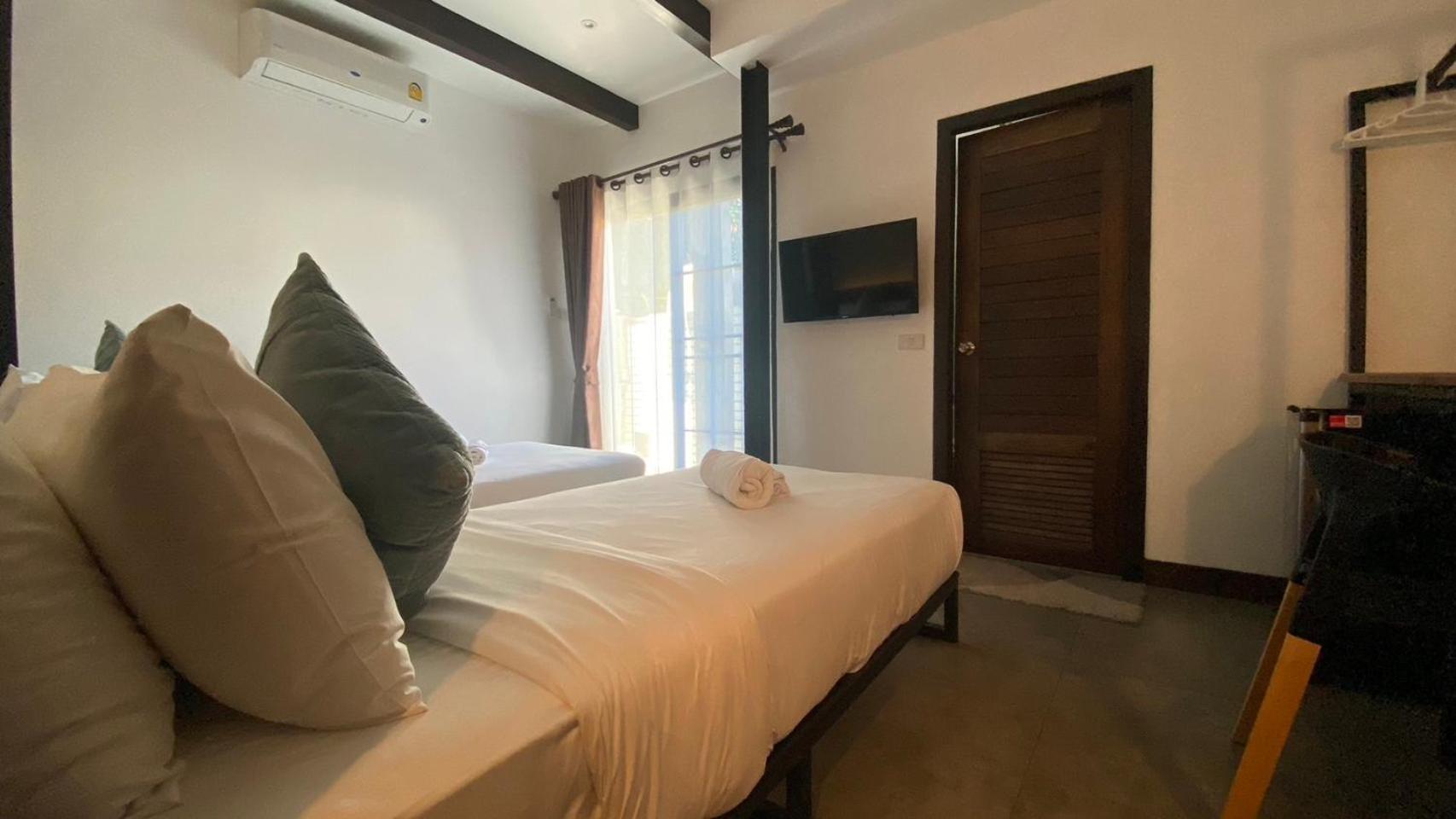 The Eight Ratvithi House Chiang Mai