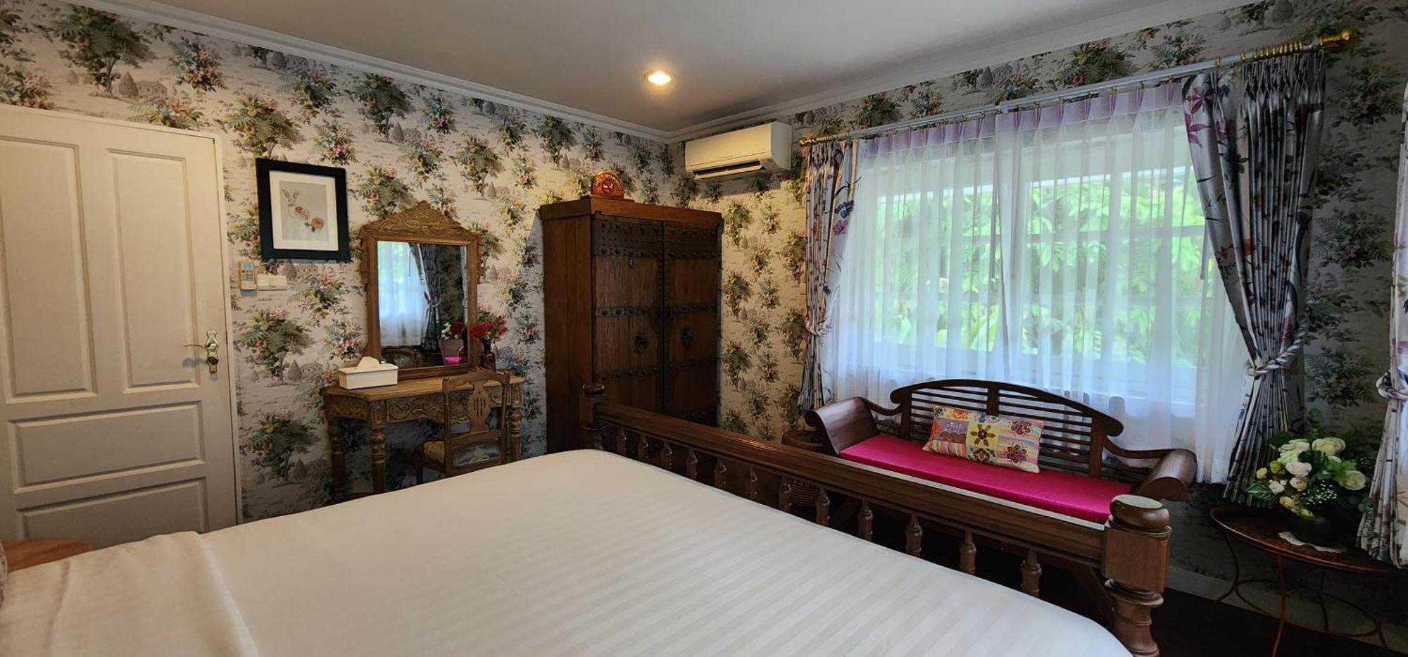 Chiangmai Singharat Road Villa