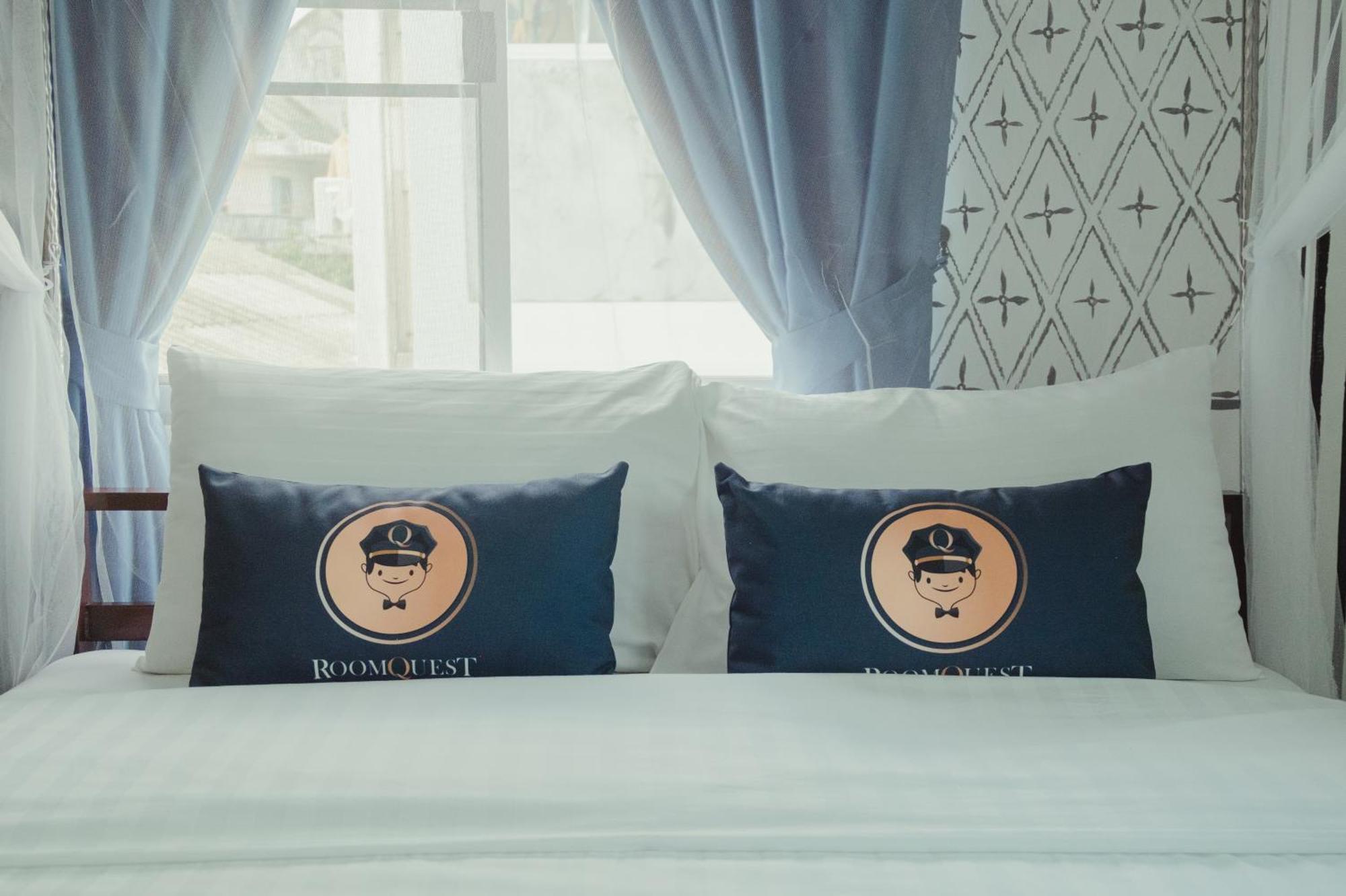 Roomquest Tha Phae Hotel